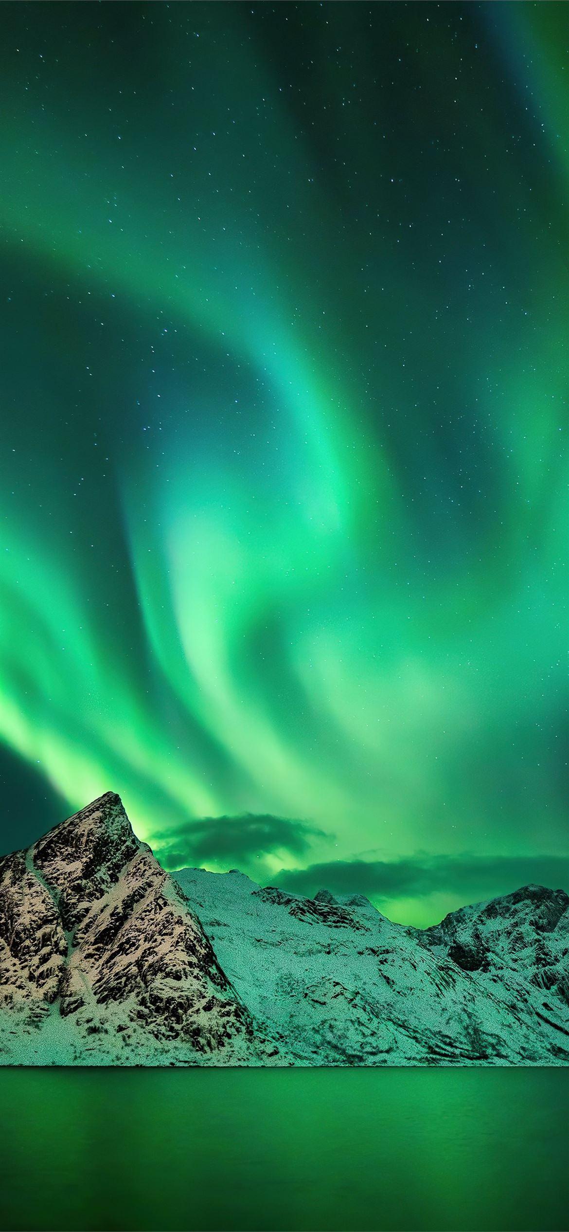 1170x2532 Best Northern lights iPhone 12 HD Wallpaper