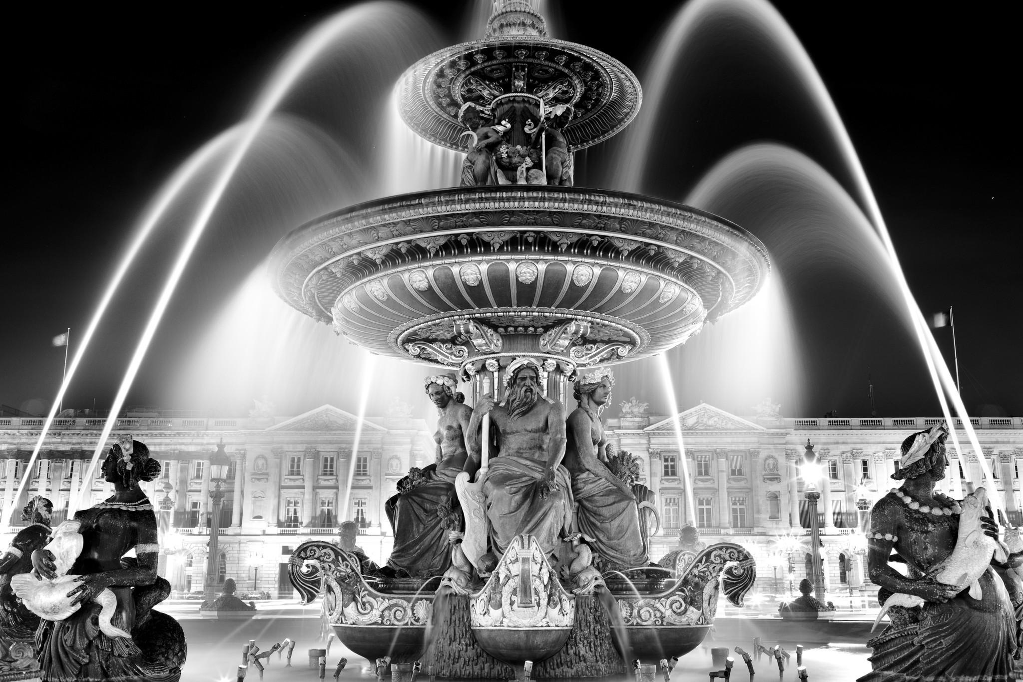 2048x1365 Paris Black and White Wallpaper