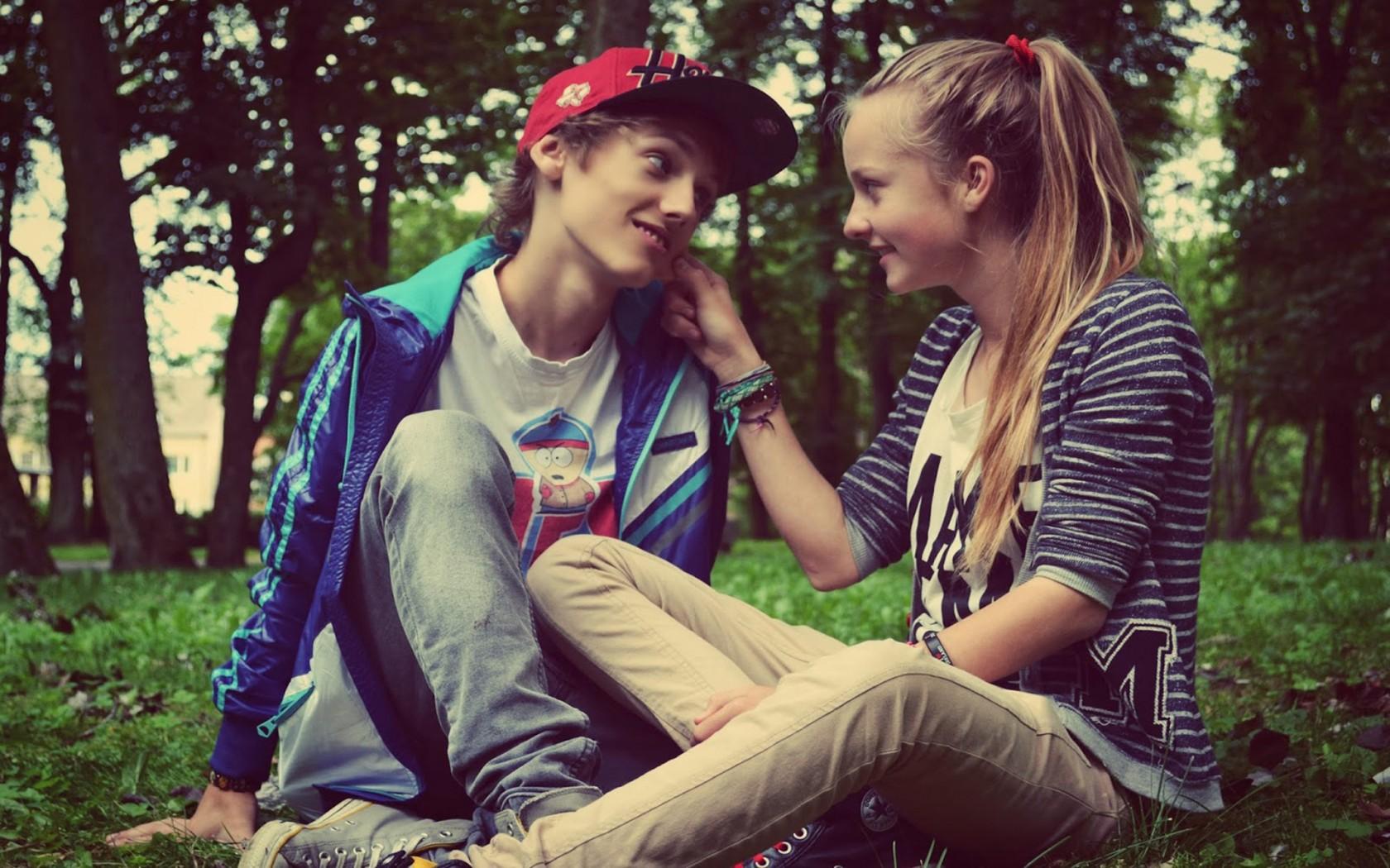 1680x1050 Cute Couple In Love Best Wallpaper Image :