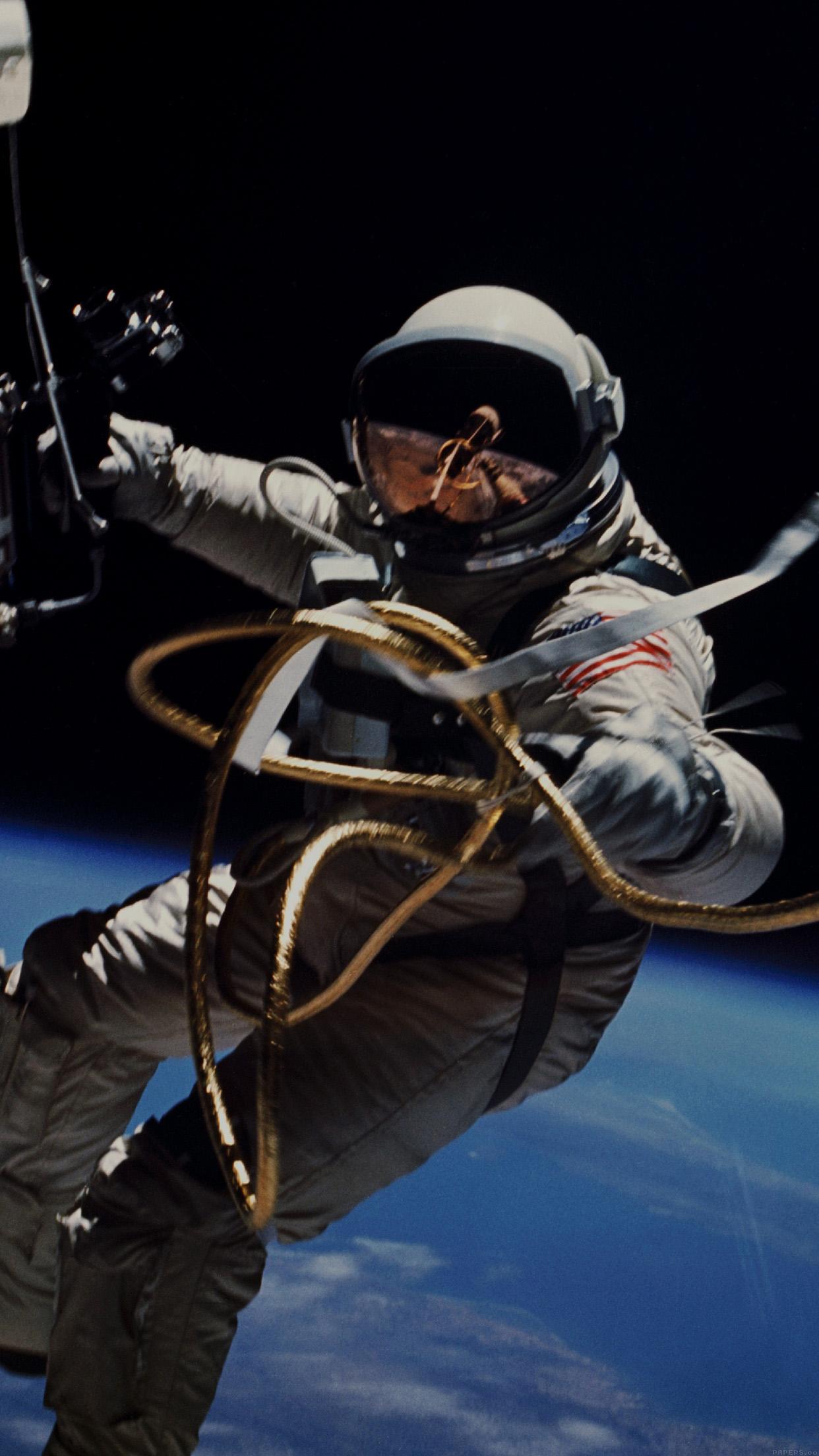 1242x2208 Space Lost Astronaut Travel