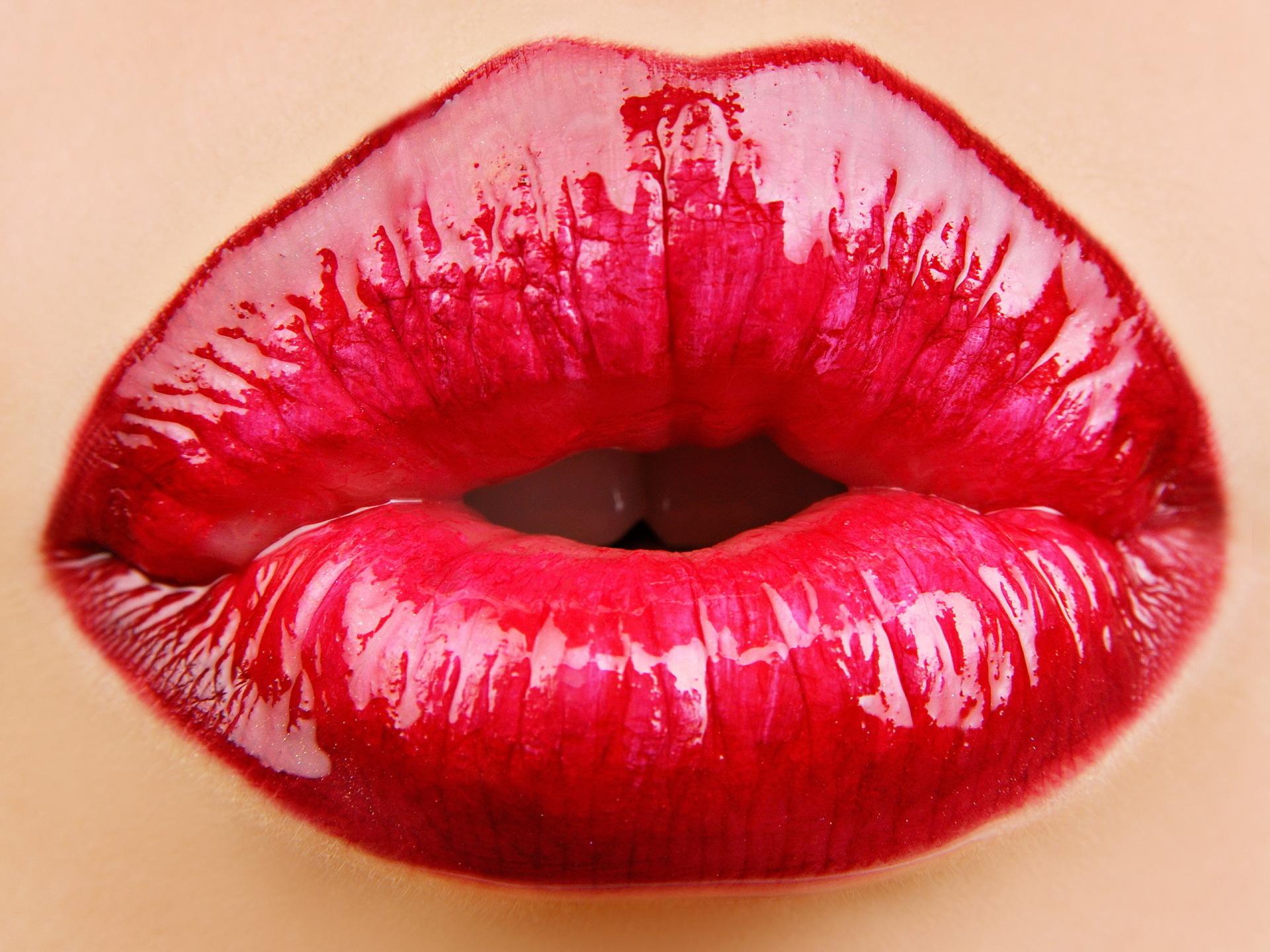 1920x1440 Red Lips wallpaperx1920