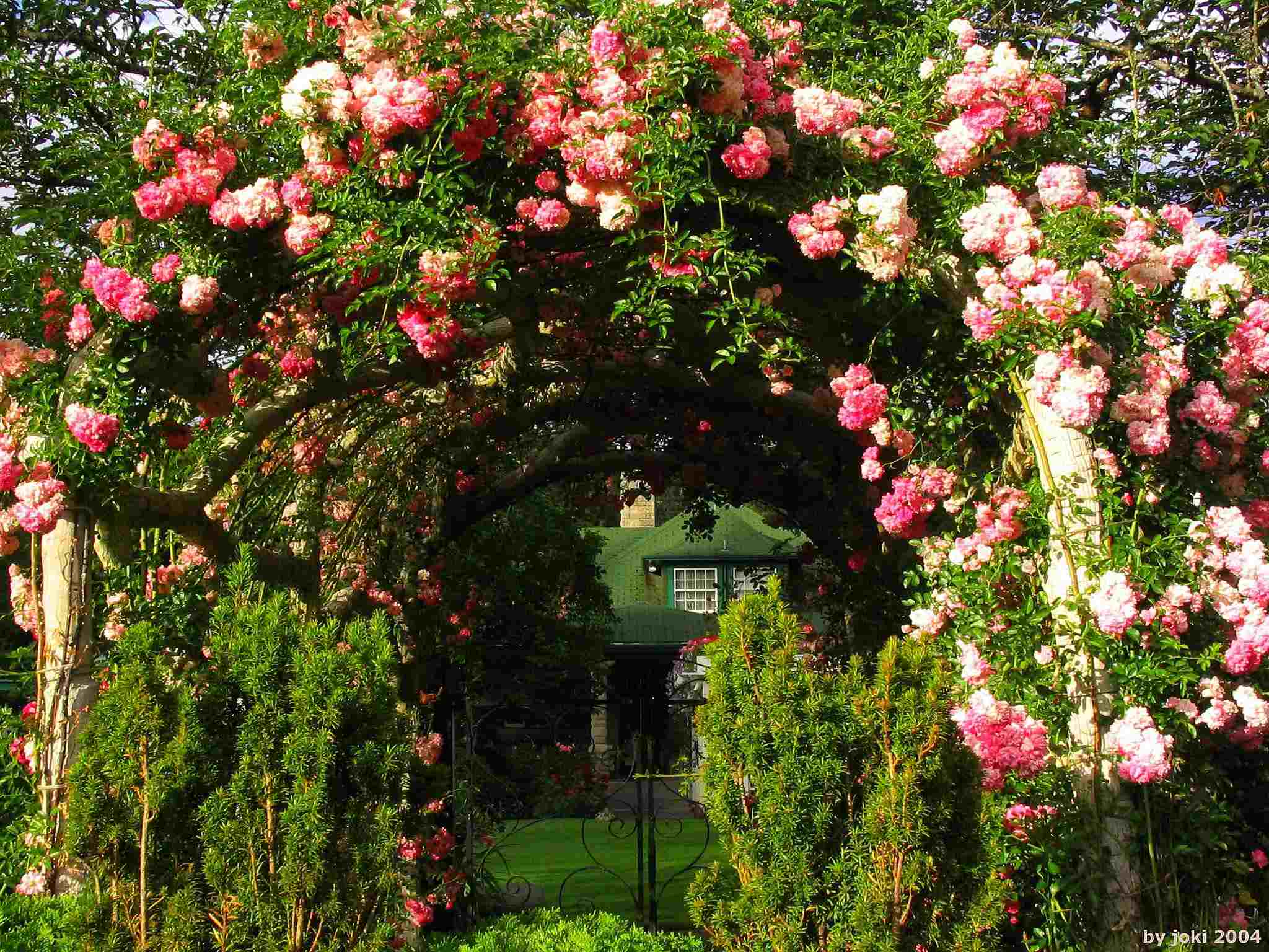2048x1536 English Garden Wallpaper