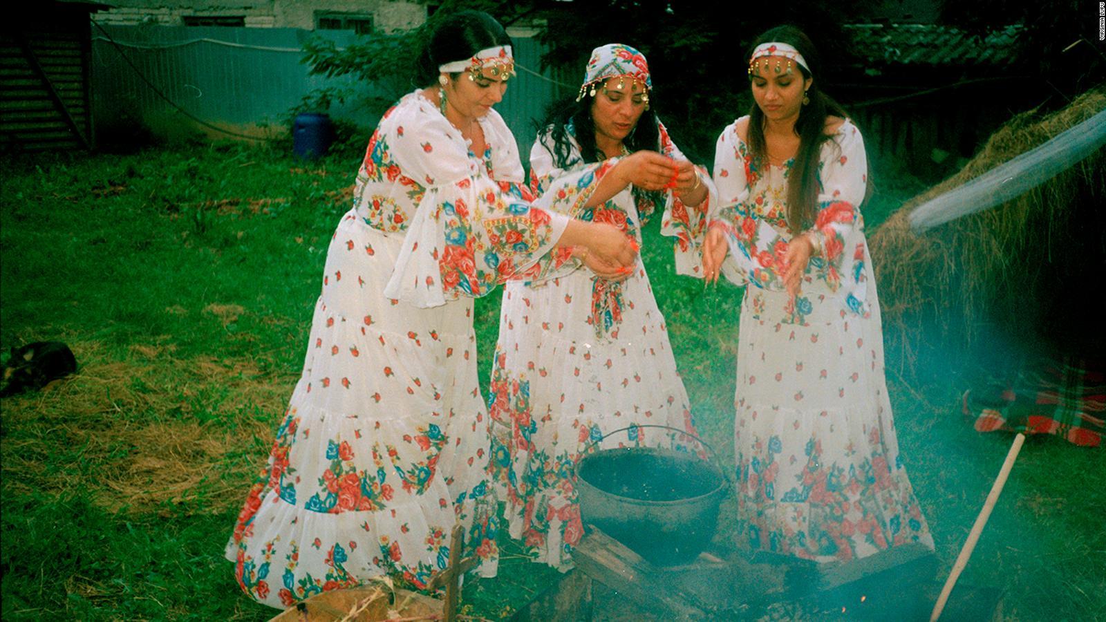 1600x900 Romania's modern witches: Intimate image