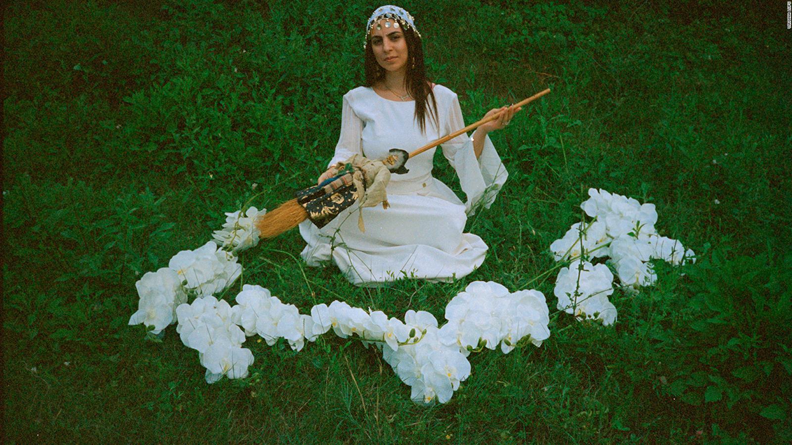 1600x900 Romania's modern witches: Intimate image