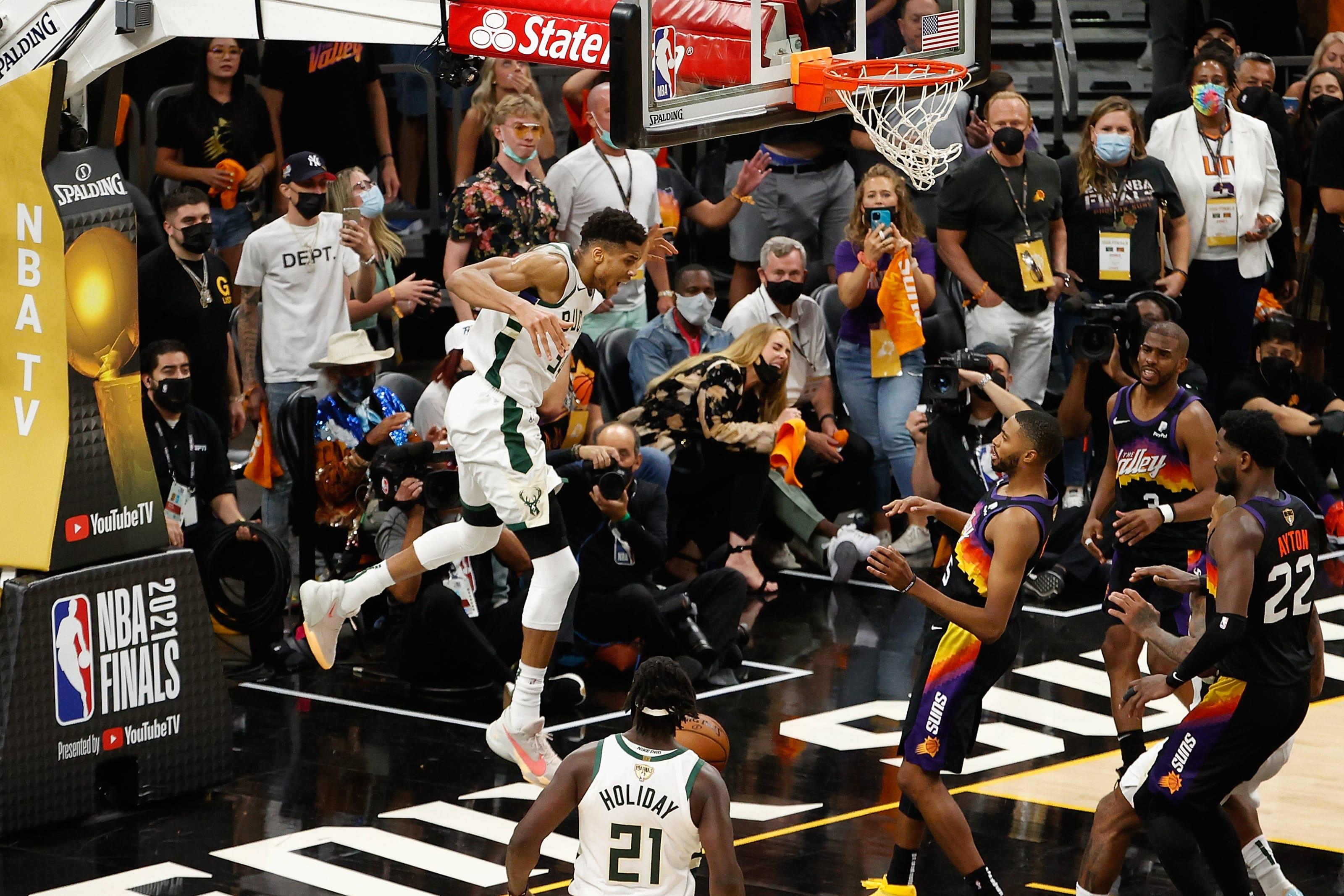 3200x2133 Best Getty Photo of Giannis' dagger dunk in Game 5