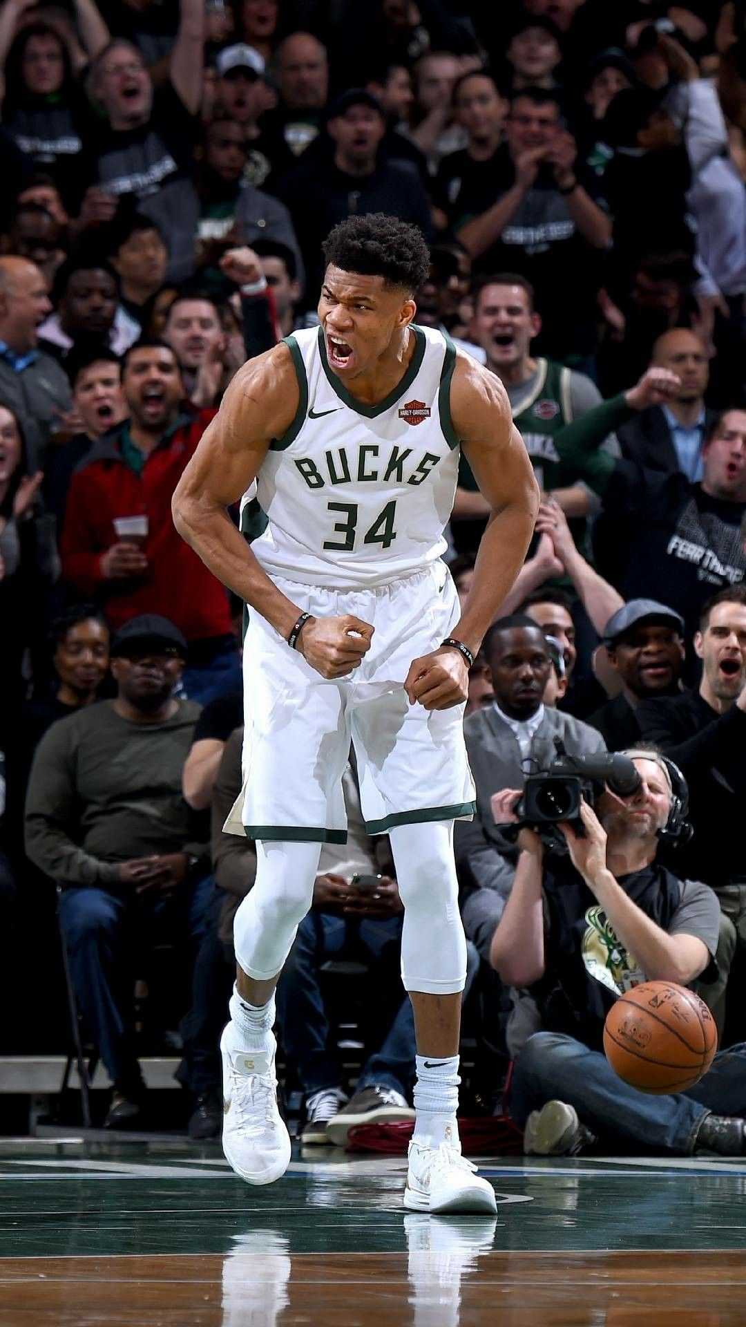 1080x1920 4K Giannis Antetokounmpo Wallpaper