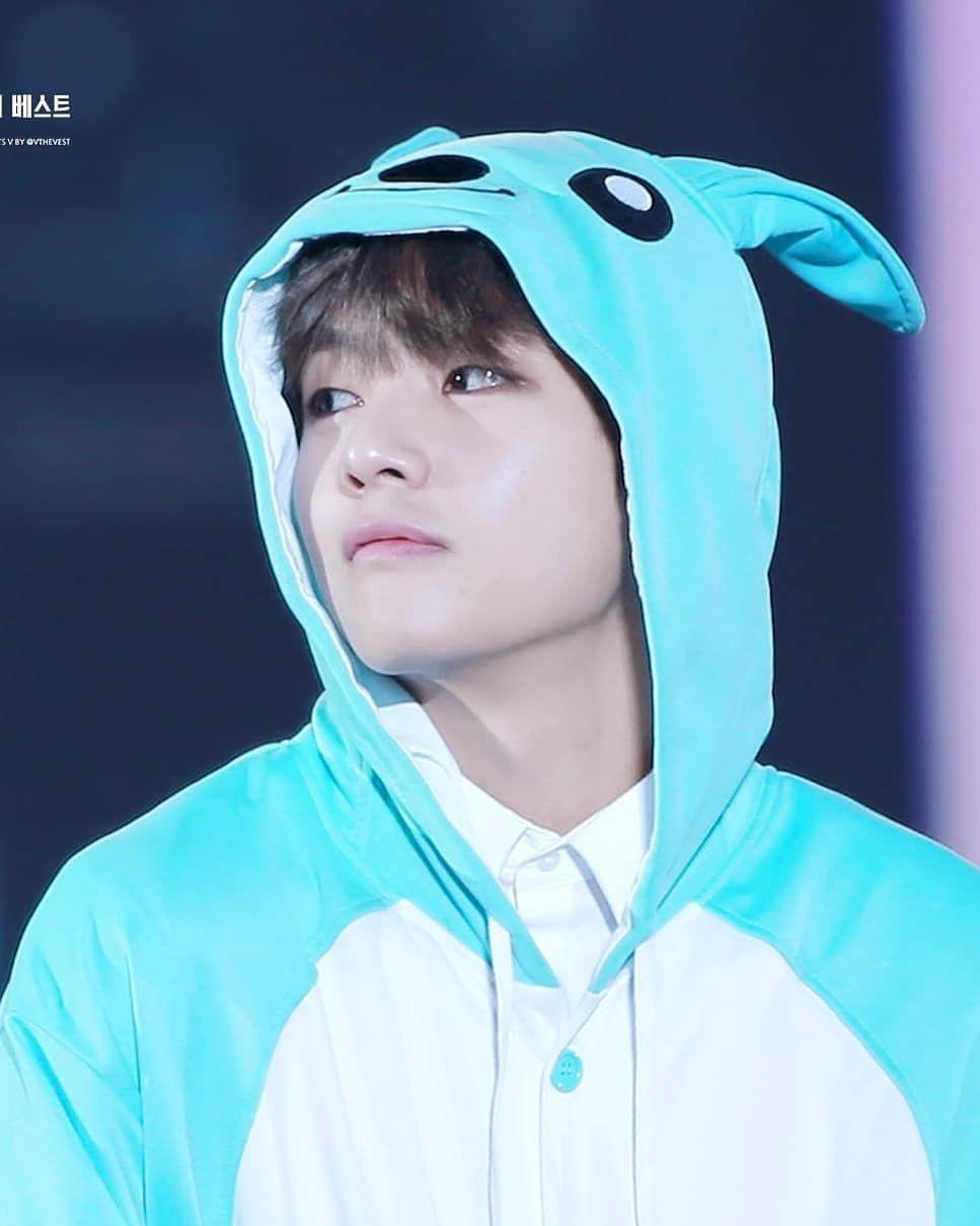 967x1209 Onesie Tae ❤️. Kim taehyung, Bts concert, Taehyung
