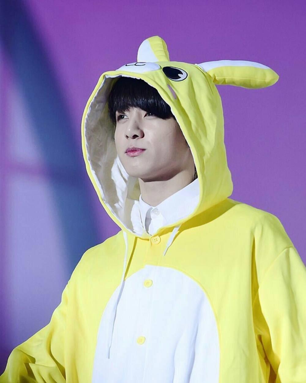 1000x1250 Look at him wearing a bunny onesie he looks so innocent. _ 180113 jungkook at 4th Muster [HAPPY EVER AFTER] ©jk on top, mingg. Jungkook, Jungkook fofo, My idol