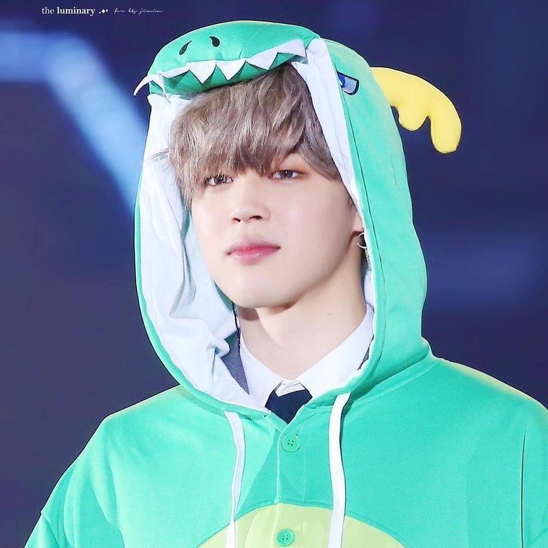 1080x1080 Jimin was the cutest baby boy in these adorable onesies! I NEED BTS IN ONESIES TO MAKE A COMEBACK, I NEED TO FLY MY UWUS EVERY. Bts jimin, Park jimin