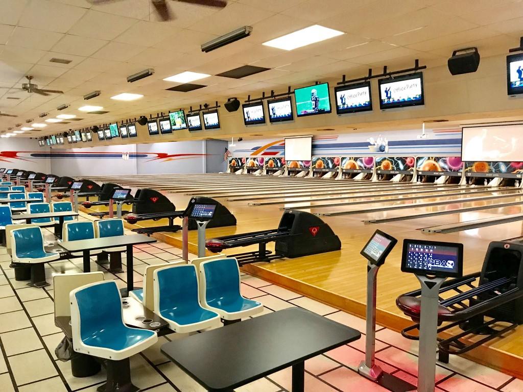 Bowling Alley Wallpapers - Top Free Bowling Alley Backgrounds