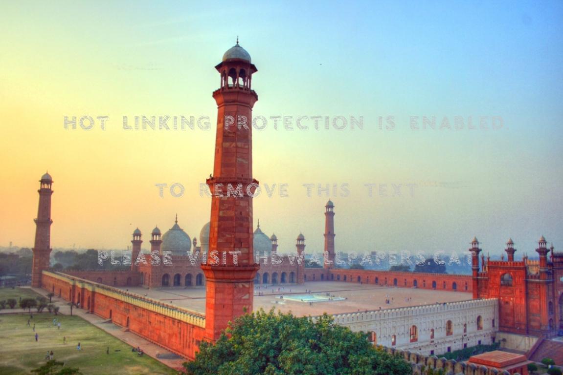 1151x768 badshahi mosque pkaistan pakistan view