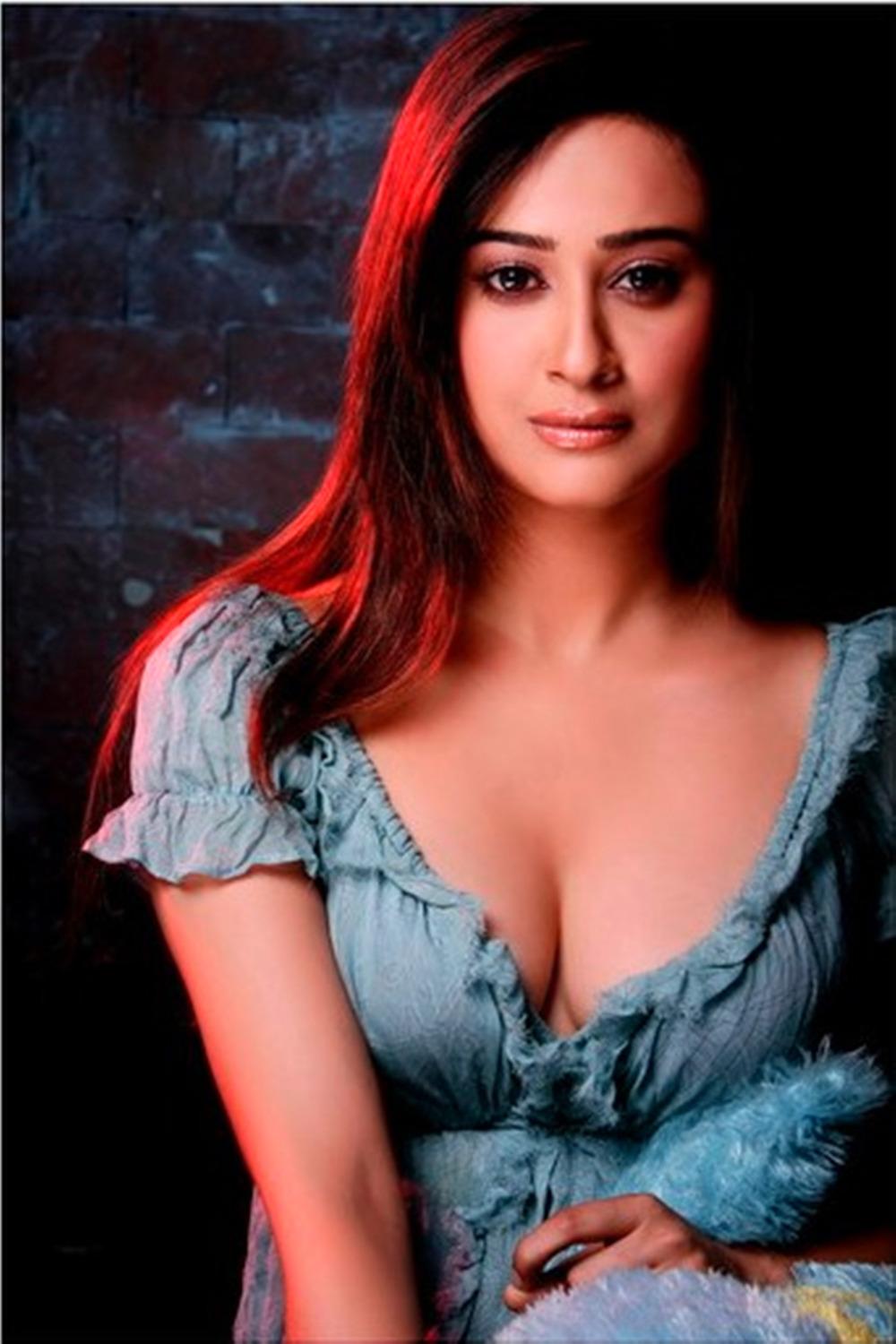 1000x1500 Actress Neha Mehta Mehta In Tarak Mehta Ka Ulta Chashma Box Wallpaper