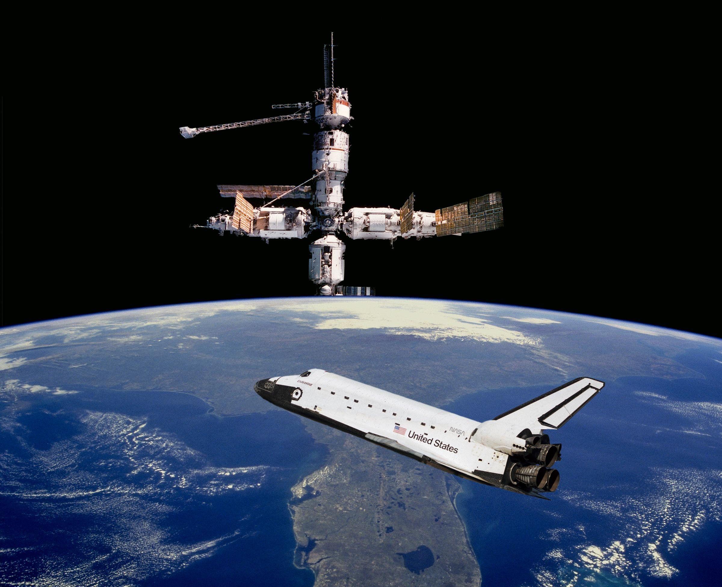 2400x1950 Space Shuttle Desktop Wallpaper
