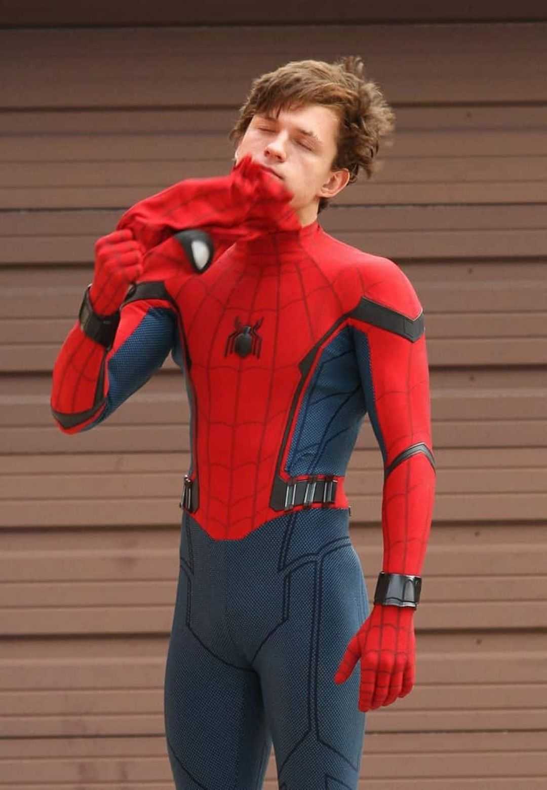 1080x1558 Spiderman Aesthetic Wallpaper Tom Holland
