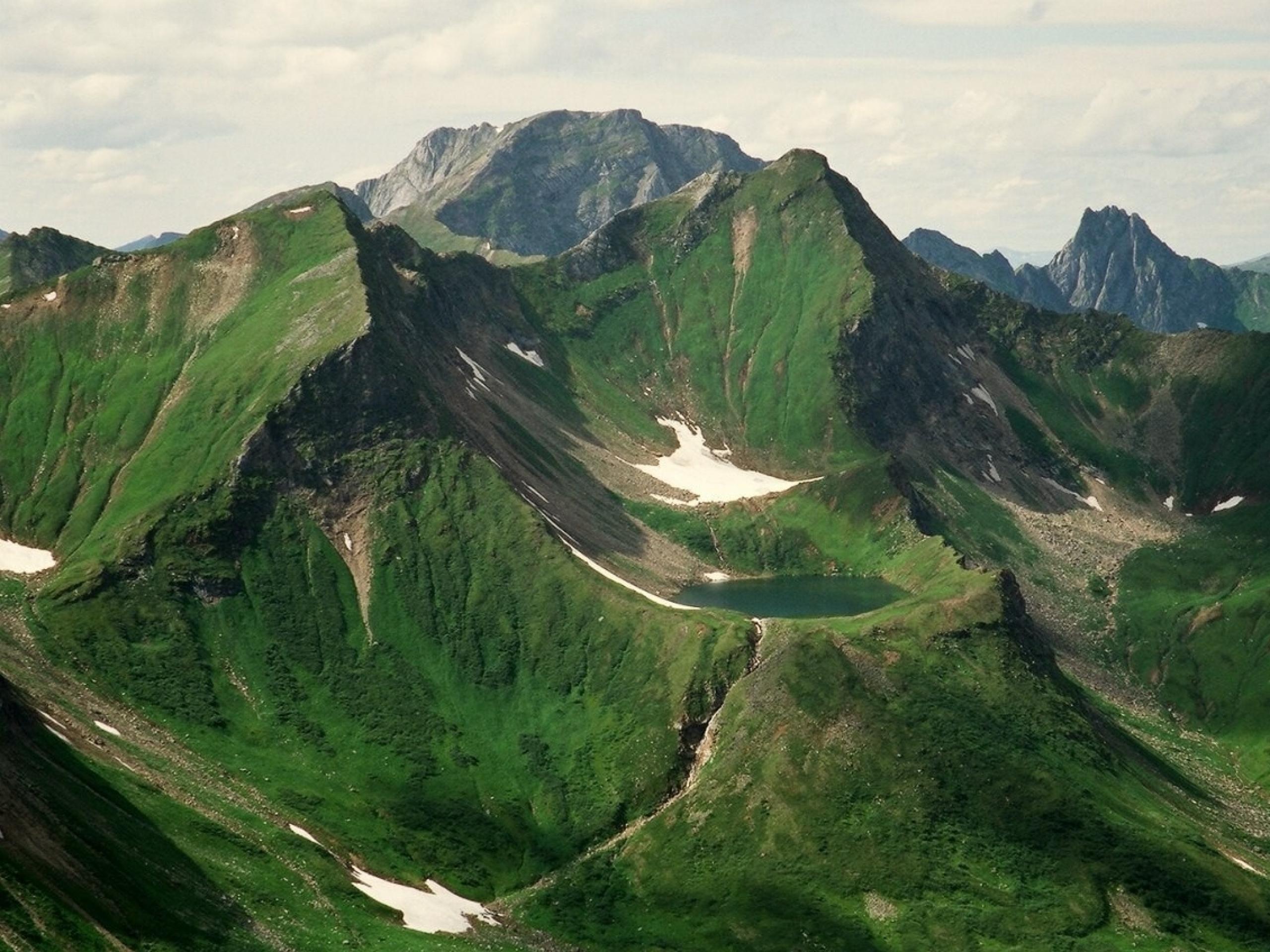 2560x1920 Green Mountains & Lake wallpaper. Green Mountains & Lake