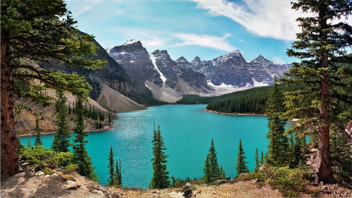 1366x768 Green Mountain Lake Wallpaper