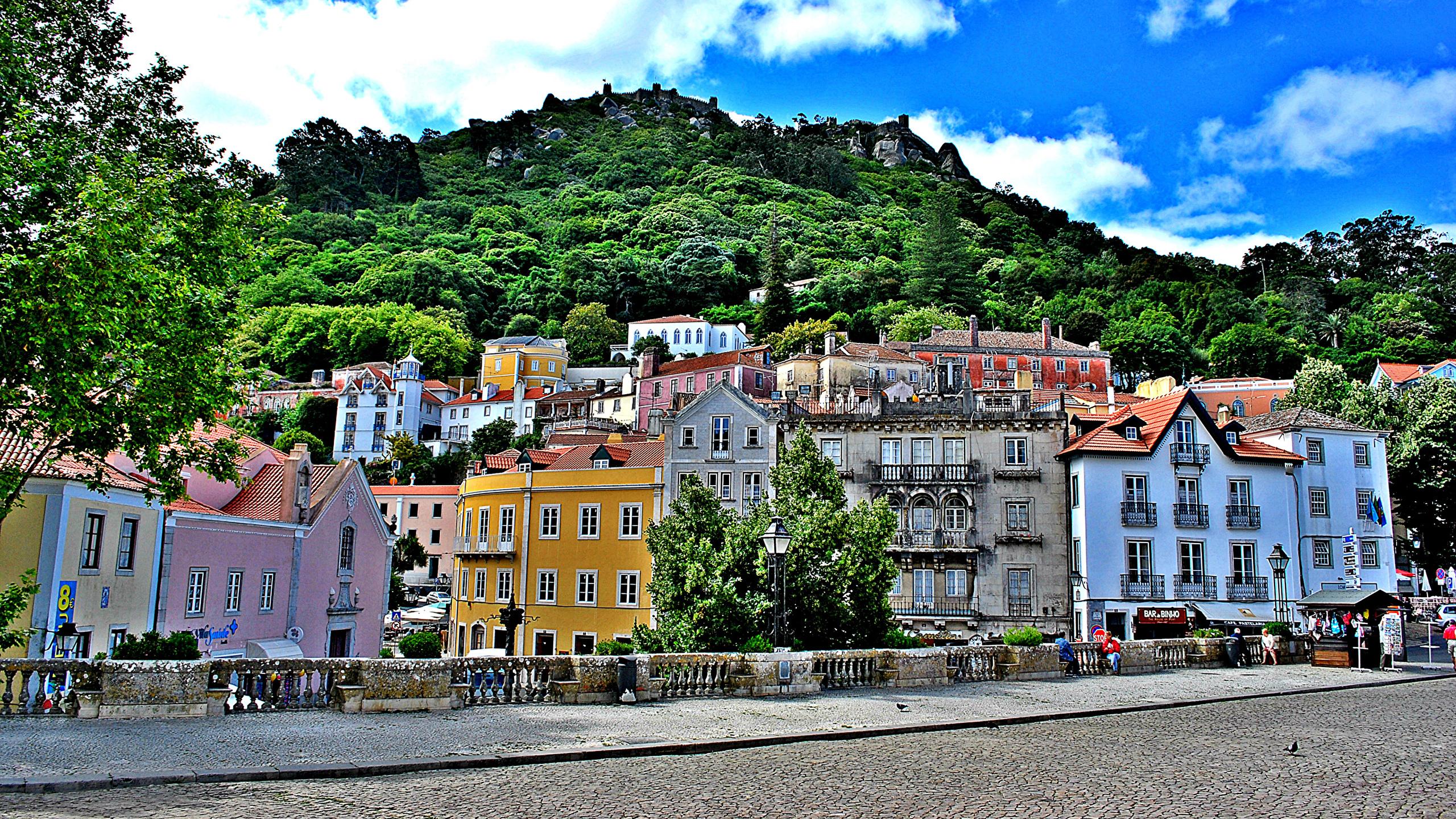 2560x1440 Desktop Wallpaper Sintra Portugal Mountains Street Houses 2560x1440