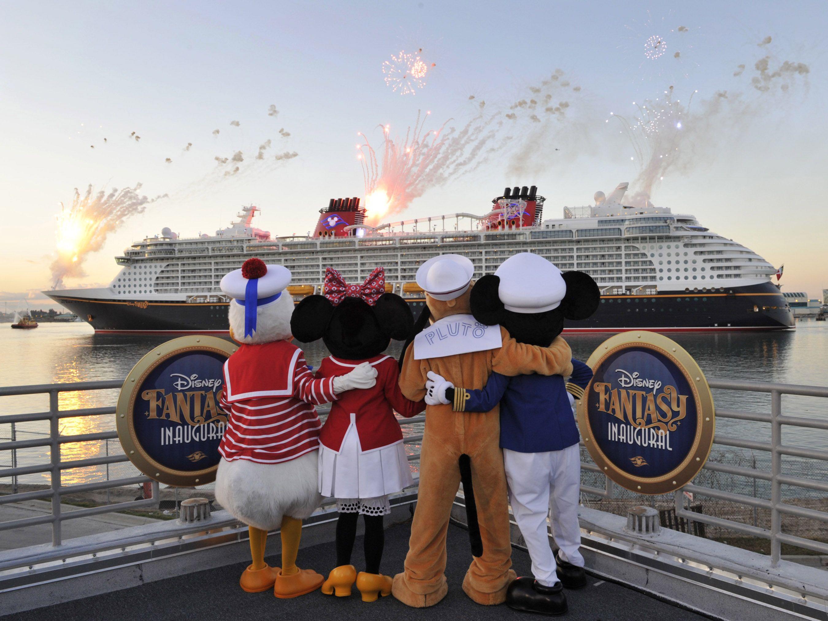 2700x2025 Disney Cruise Line Wallpaper