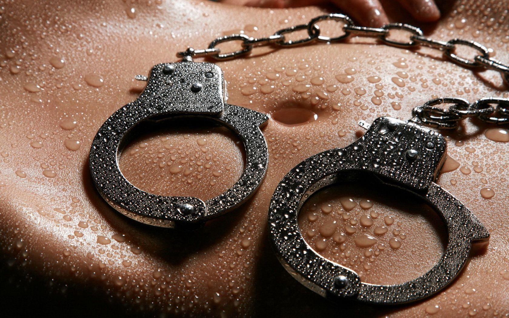 1680x1050 Handcuff Wallpaper