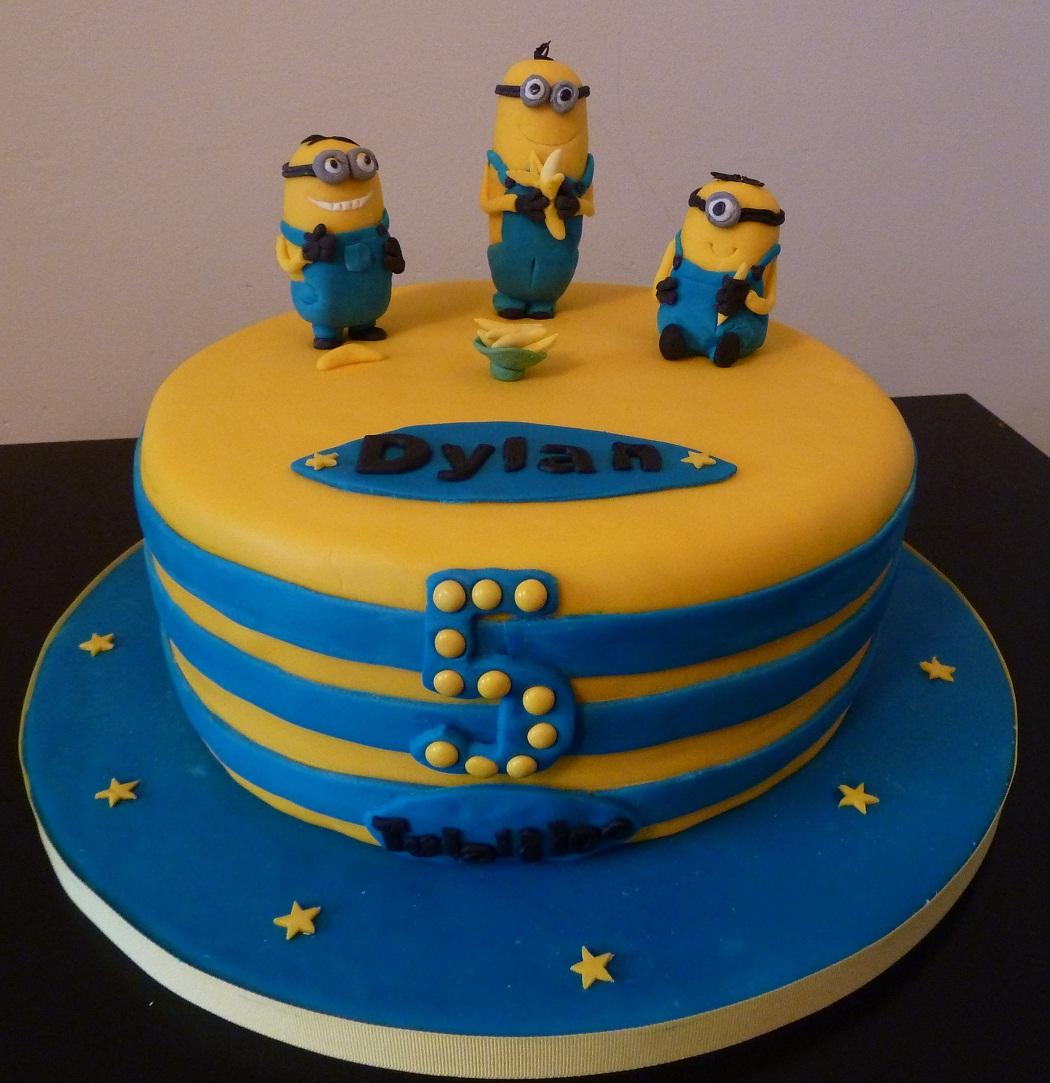 1050x1083 Minion Cakes