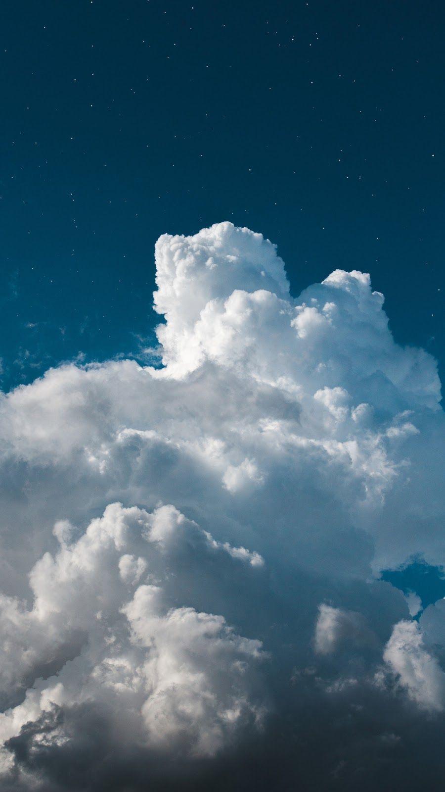 Đám mây đã và đang trở thành một chủ đề yêu thích của các nhiếp ảnh gia trong những năm gần đây. Những hình ảnh liên quan tới \