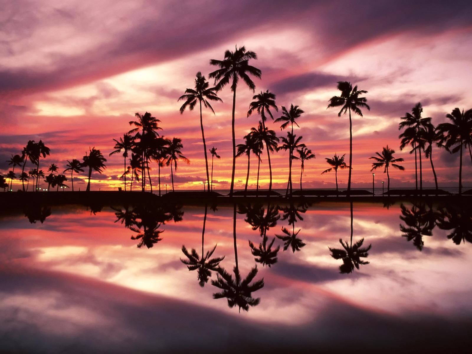 1600x1200 Sunset over the Ala Moana Beach Park, Honolulu, Oahu, Hawaii