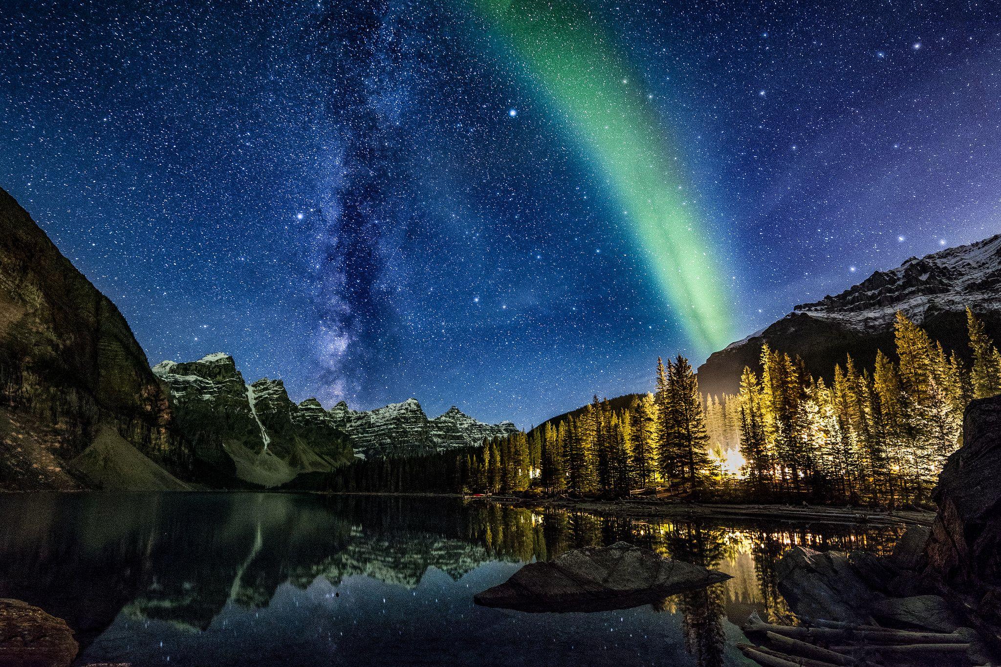 2048x1365 Milky Way & Aurora Borealis over Ten Peaks, Moraine Lake. Valley of ten peaks, Moraine lake, Milky way