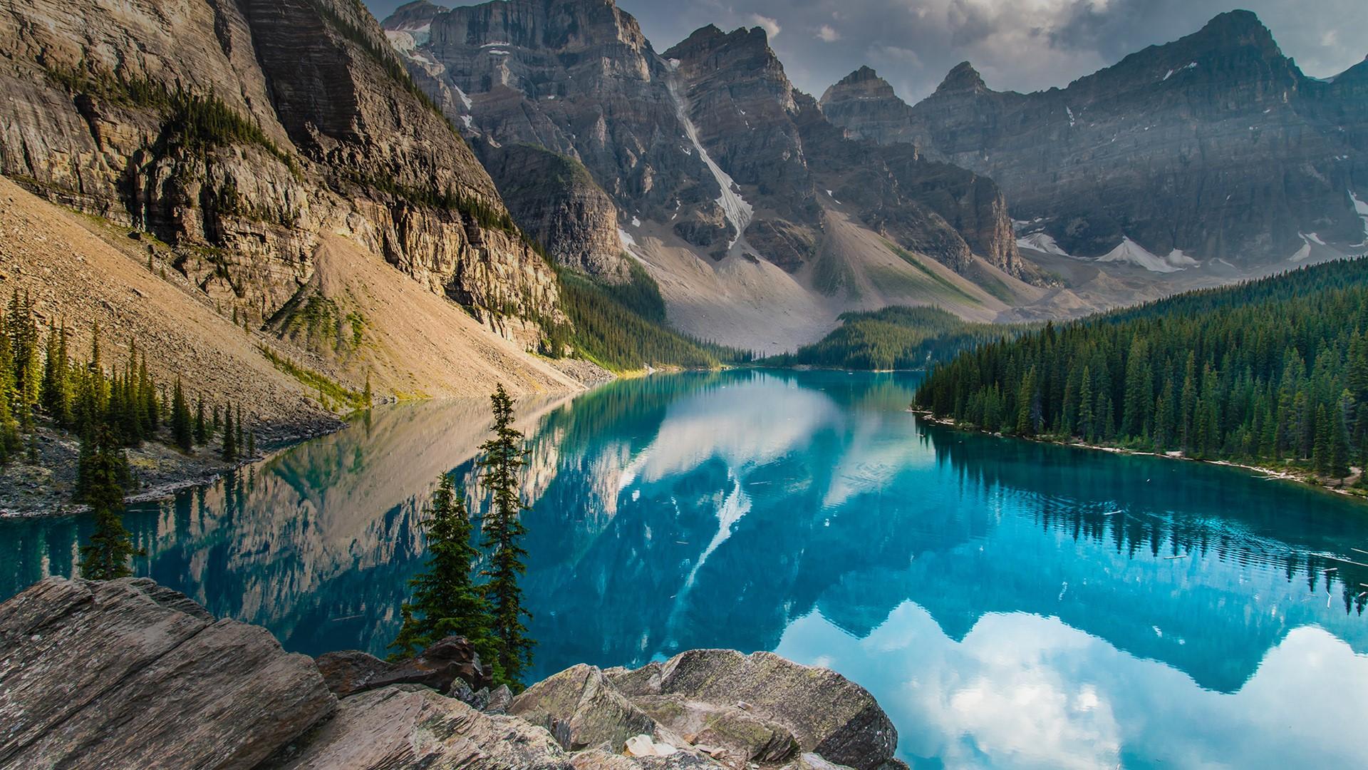 1920x1080 A summer evening at Moraine Lake, Banff National Park, Alberta, Canada. Windows 10 Spotlight Image