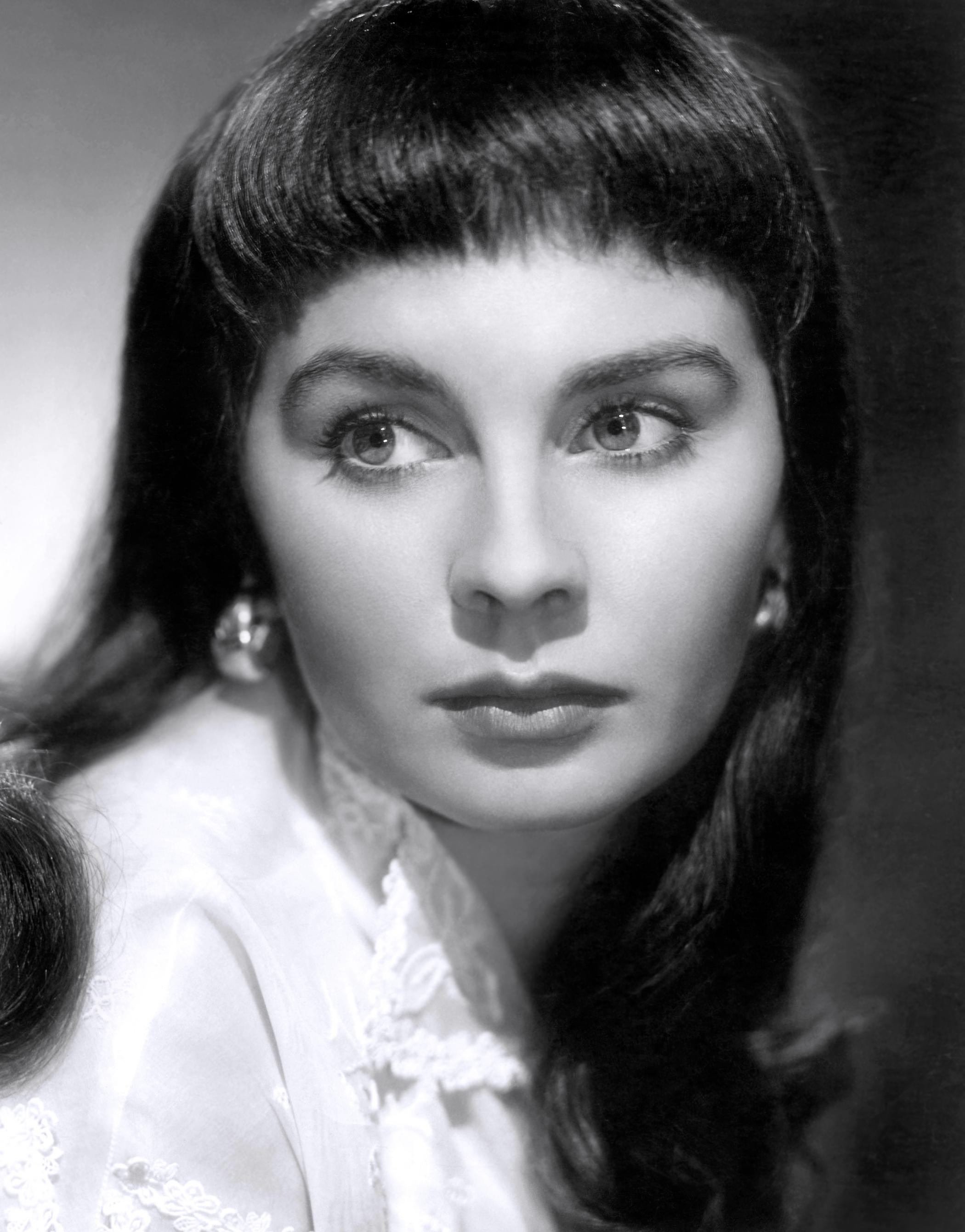 2100x2681 Photo of Jean Simmons