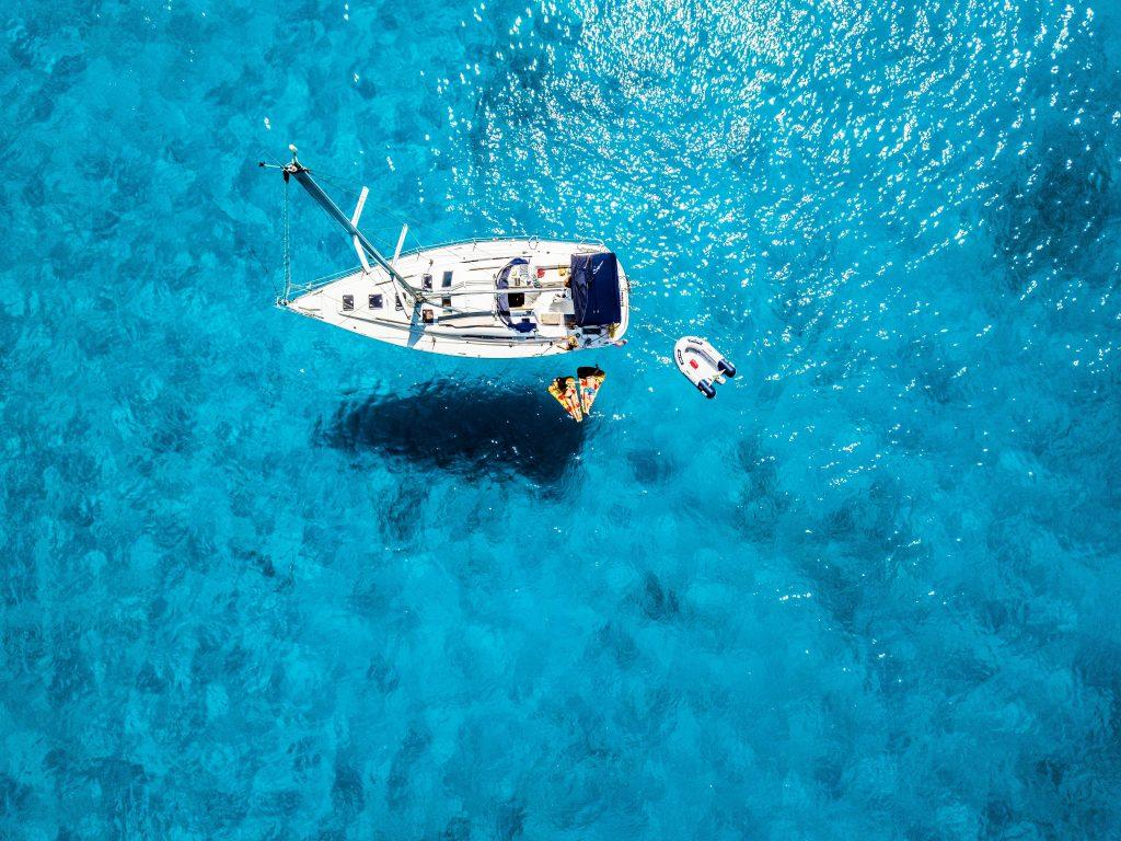 1024x768 A Resting Sailing Boat on Crystal Clear Water Definition, High Resolution HD Wallpaper : High Definition, High Resolution HD Wallpaper