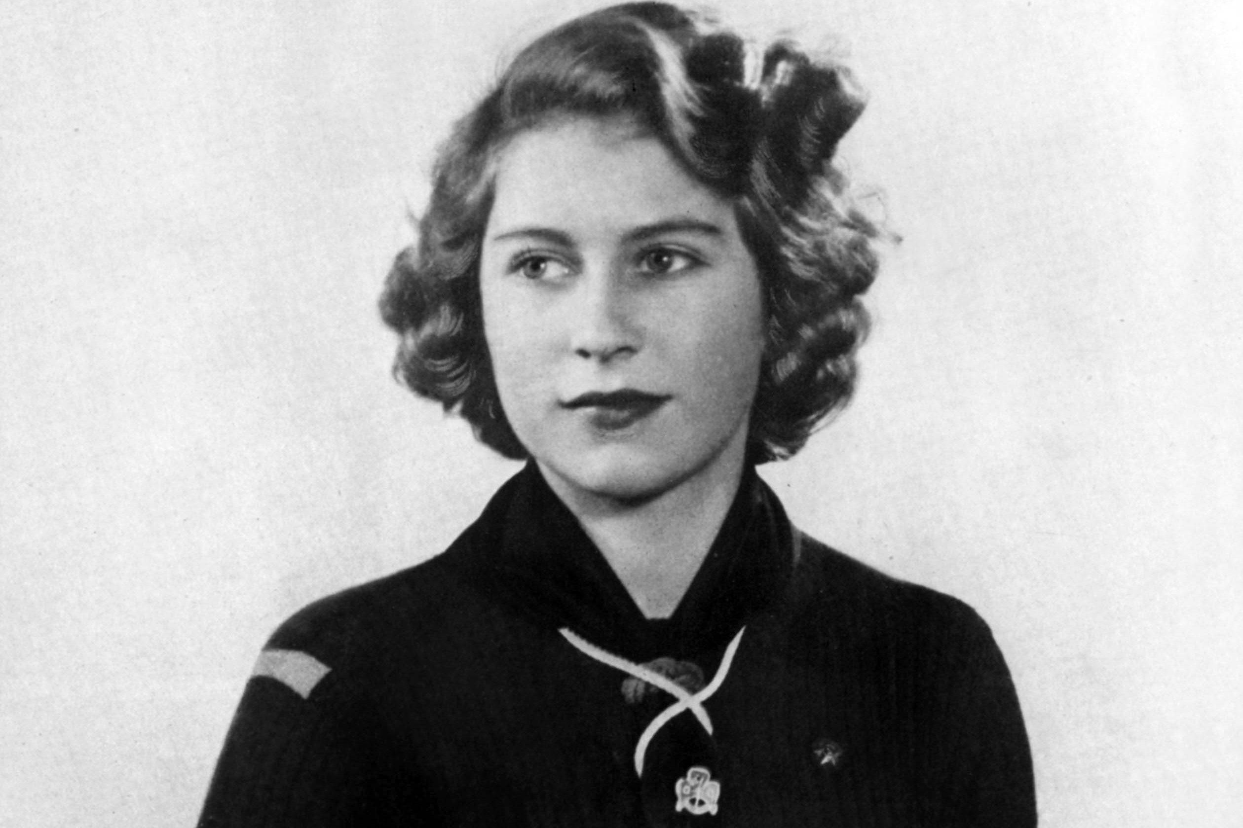 2519x1679 Stunning Photographs Of Queen Elizabeth II During World War 2