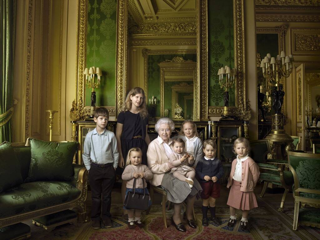 1024x768 Queen Elizabeth Poses With Princess Charlotte for Birthday Portrait! Online