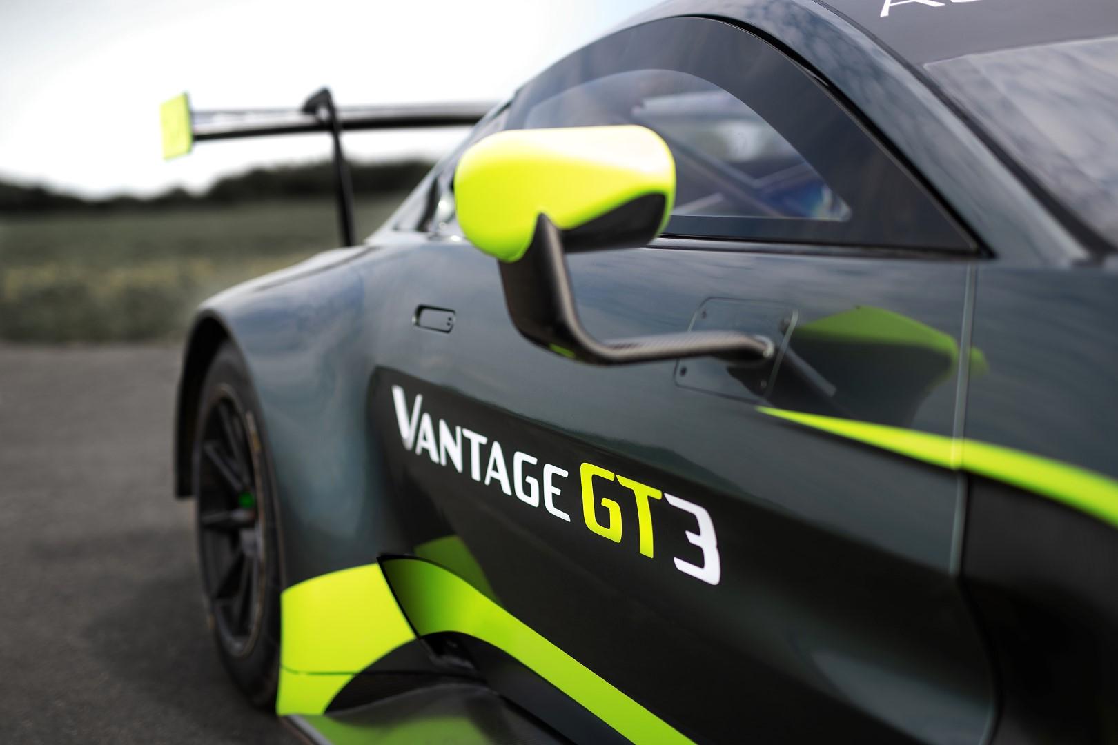 1620x1080 Vantage GT3 by Aston Martin Racing