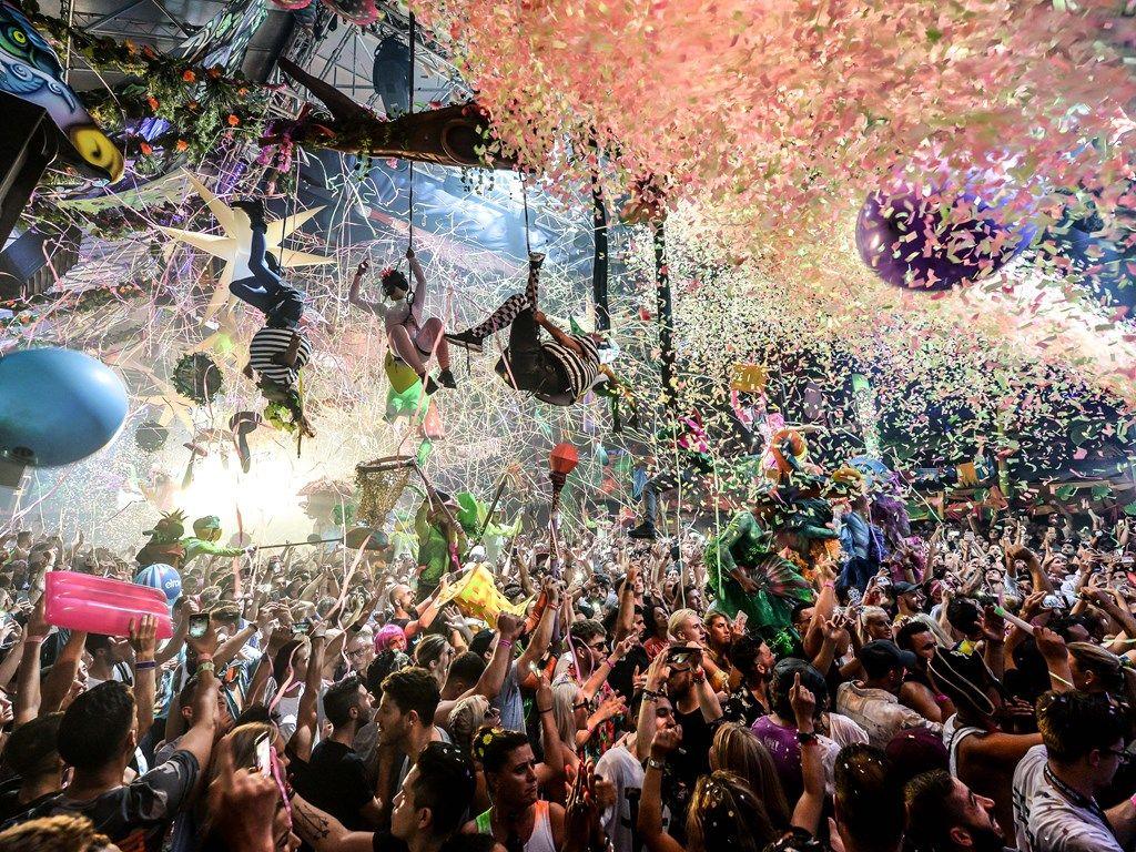 1024x768 Saturday Night Party Wallpaper