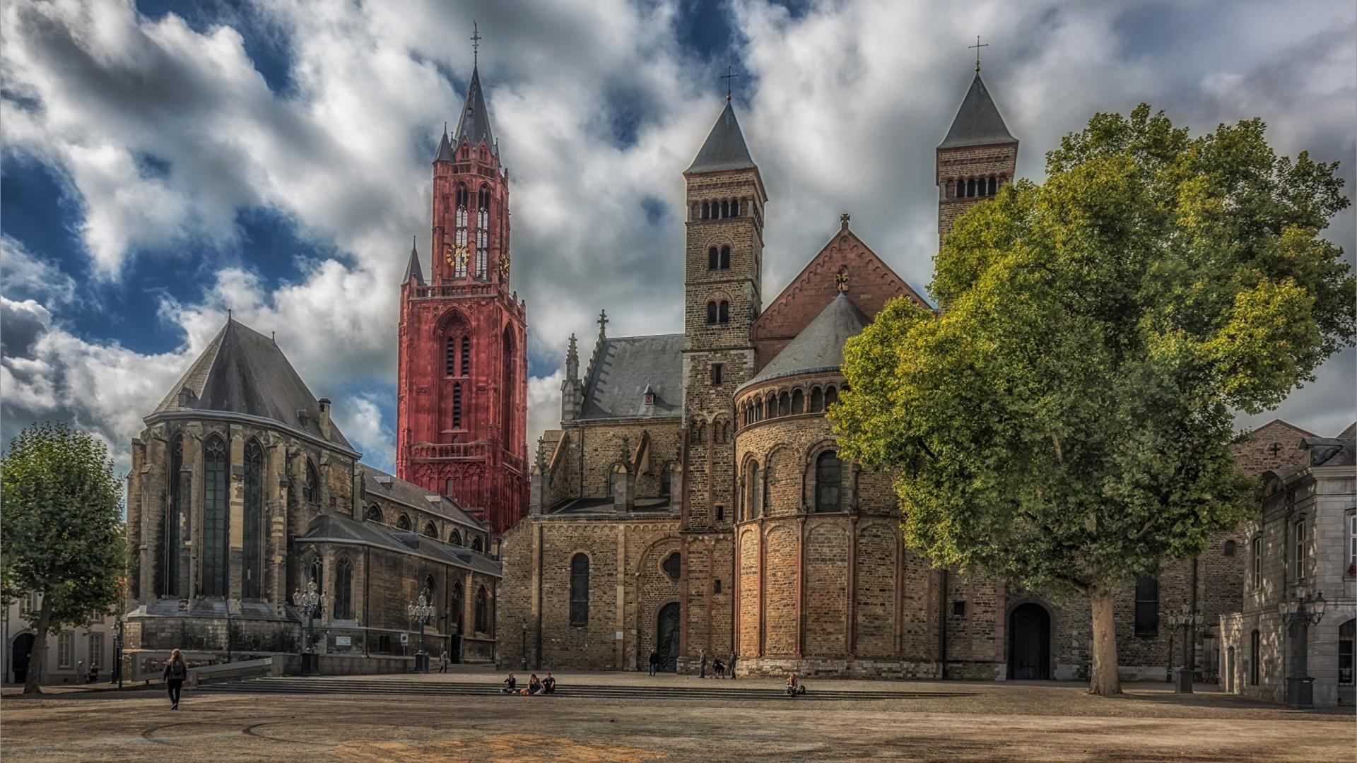 1920x1080 Download 1920x1080 Netherlands, Maastricht, Church, Clouds, Historical Building, Architecture Wallpaper for Widescreen
