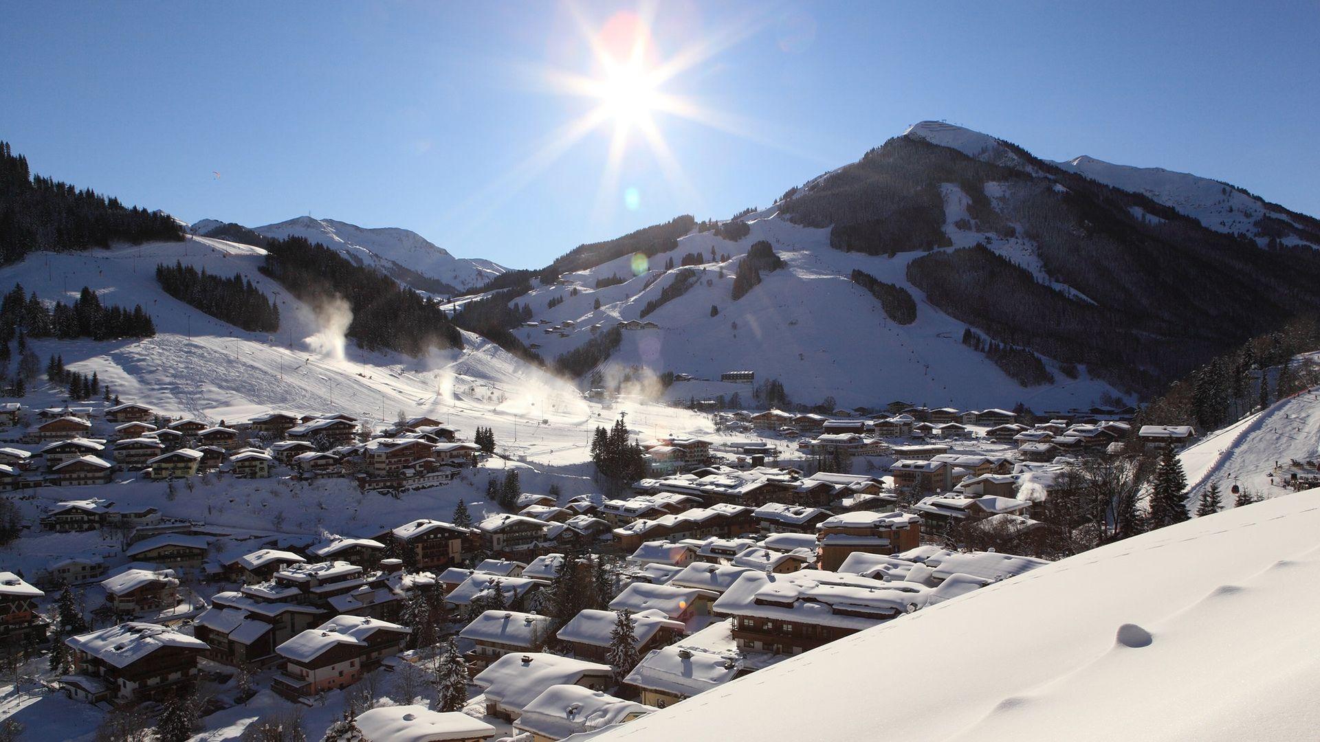1920x1080 Ski Tag wallpaper: Lodge Ski Resort Courchevel France Dawn Winter