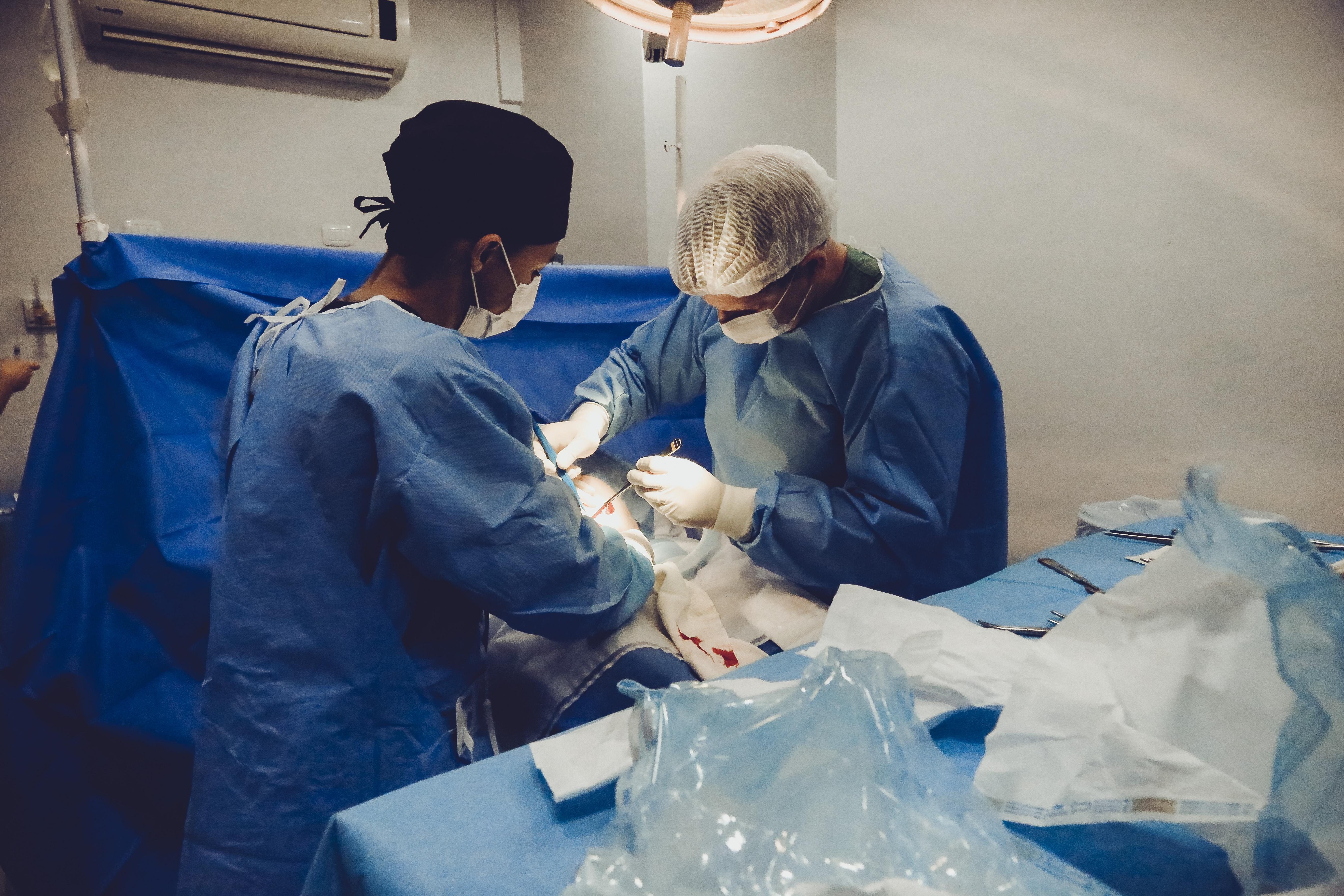 5472x3648 Photo Of Doctor Saving Patients Life · Free