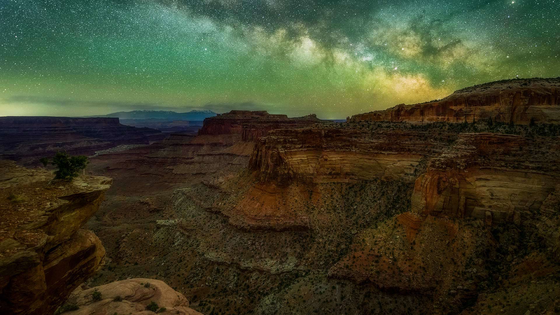 1920x1080 The Milky Way seen from Canyonlands National Park in Utah