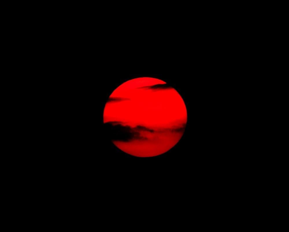 Red Moon Aesthetic Wallpapers Top Free Red Moon Aesthetic Backgrounds Wallpaperaccess
