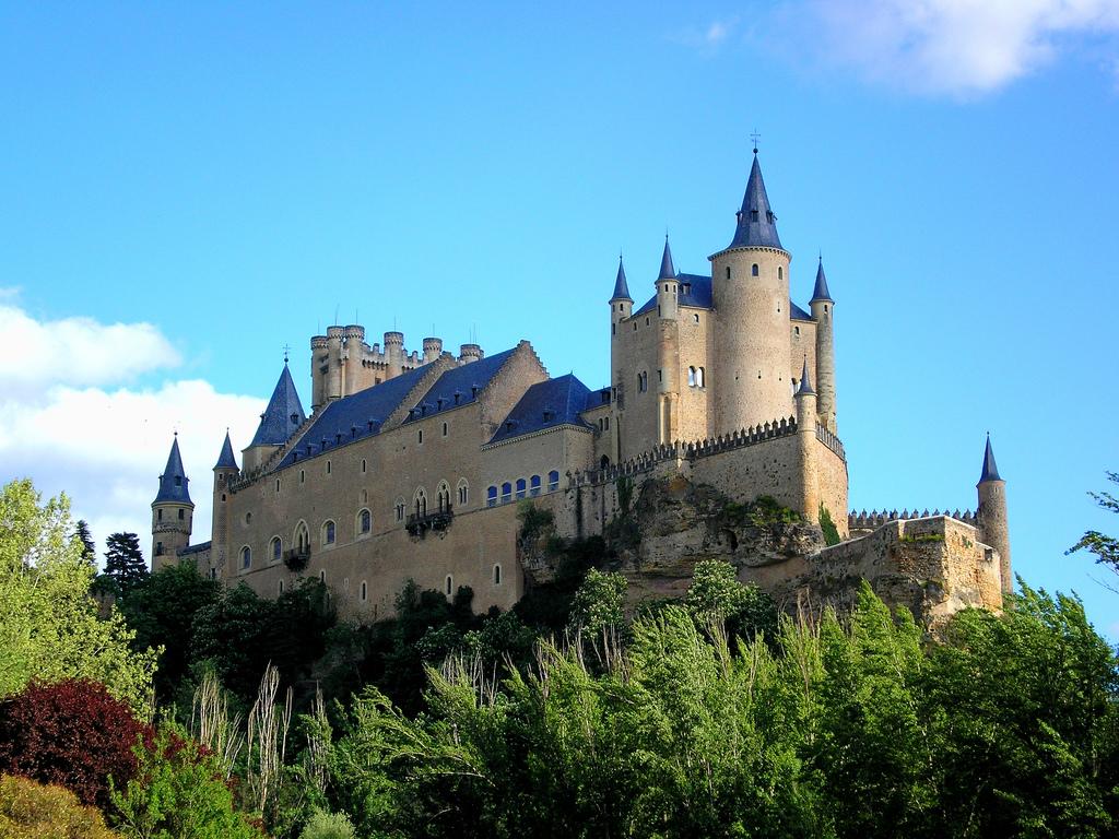1024x768 Castles In Spain