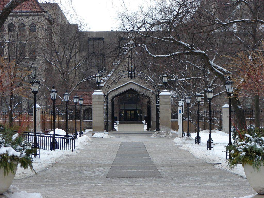 1024x768 University of Chicago. Luiz Gadelha Jr