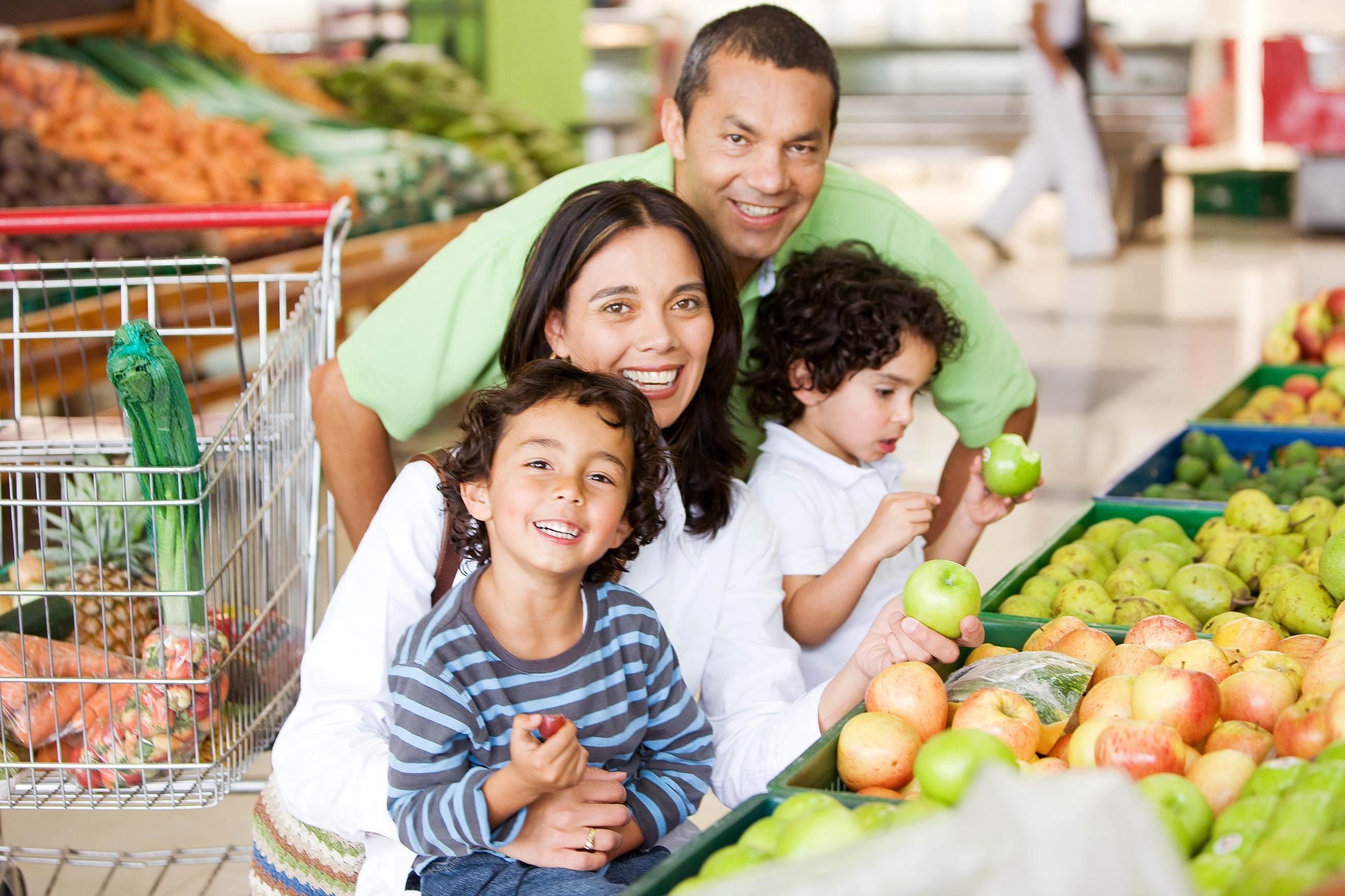 2600x1733 Family, Food, Supermarket, Shop, Shopping wallpaper