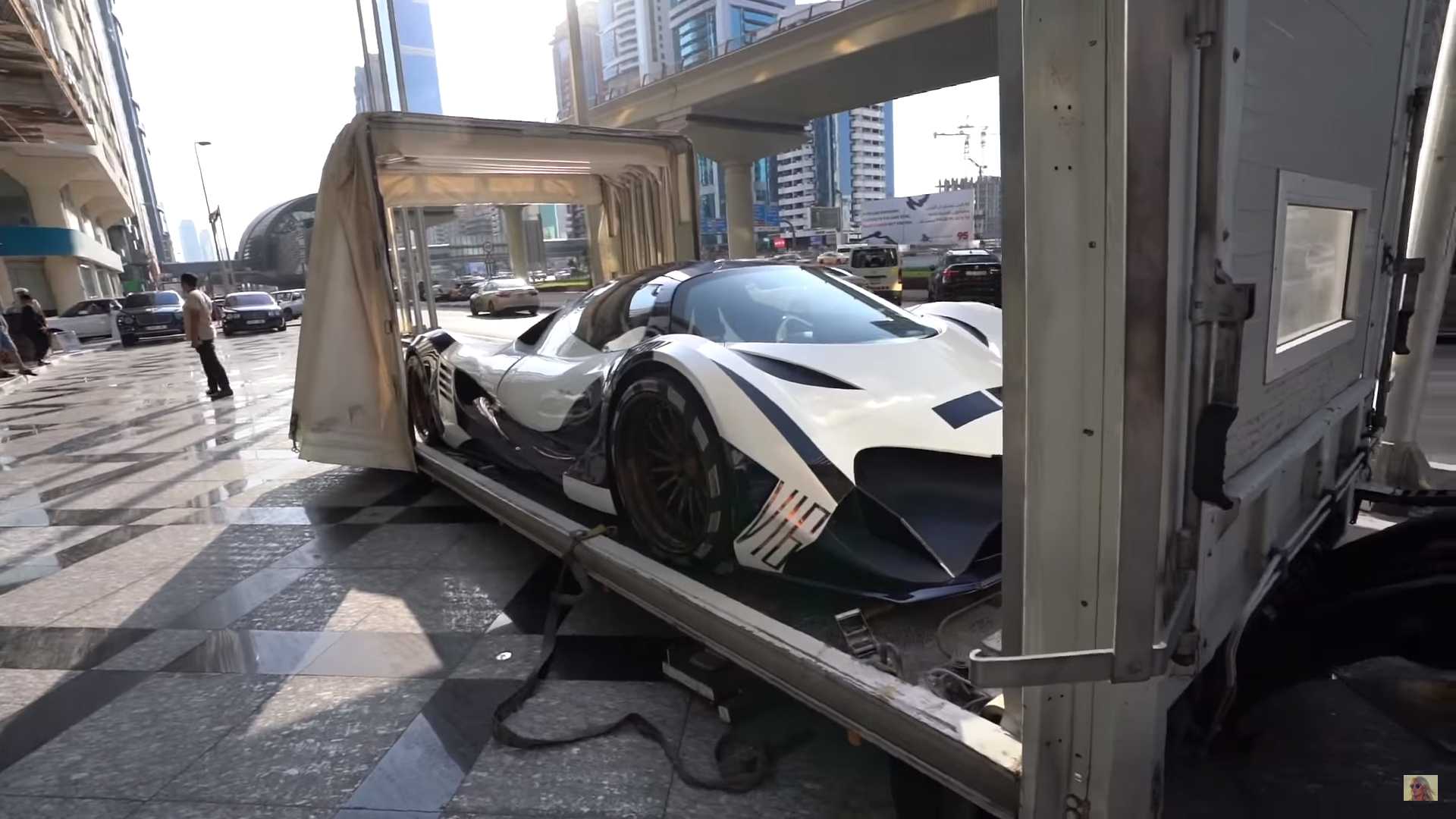 1920x1080 See The Devel Sixteen Stampeding Desert Roads Outside Dubai