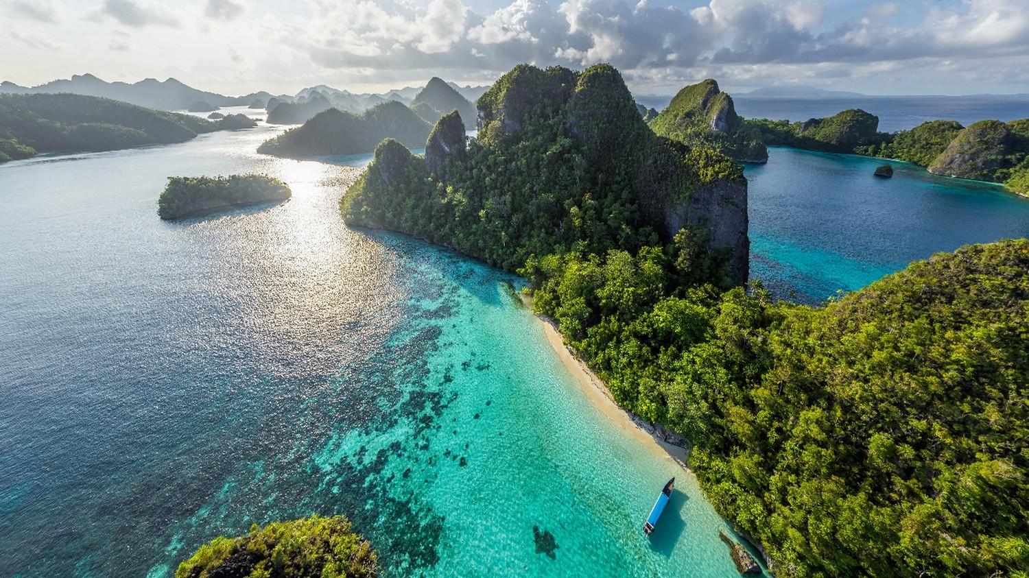 1500x843 #water, #landscape, #island, #rock, #beach, #limestone, #tropical, #sea, #aerial view, #forest, #Indonesia, #clouds, #nature, wallpaper. Mocah HD Wallpaper