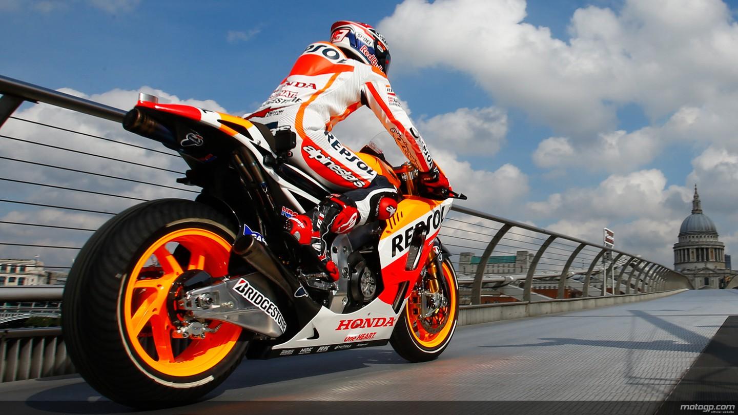1440x810 Marquez's Honda, the First Bike Ever to Cross the Millennium Bridge [Photo Gallery][Video Link]