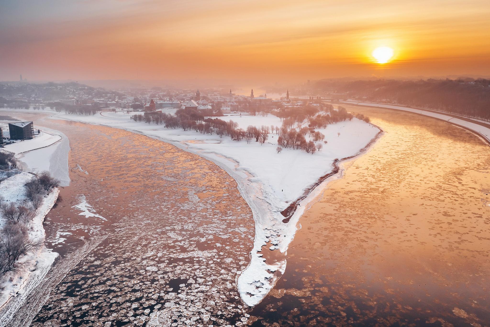 2048x1364 Wallpaper 4k Kaunas River City Winter Snow Sunlight