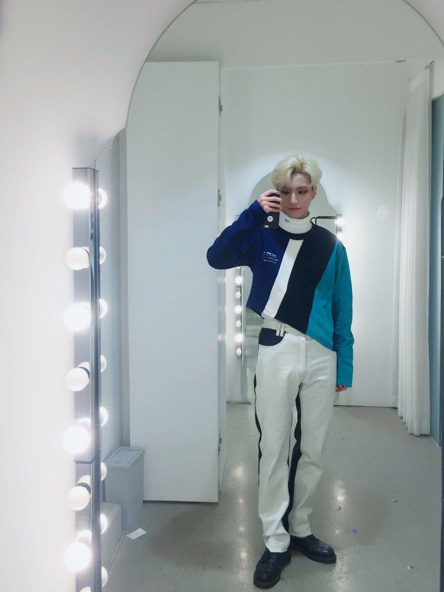 900x1200 Ateez Seonghwa Mirror Selfie