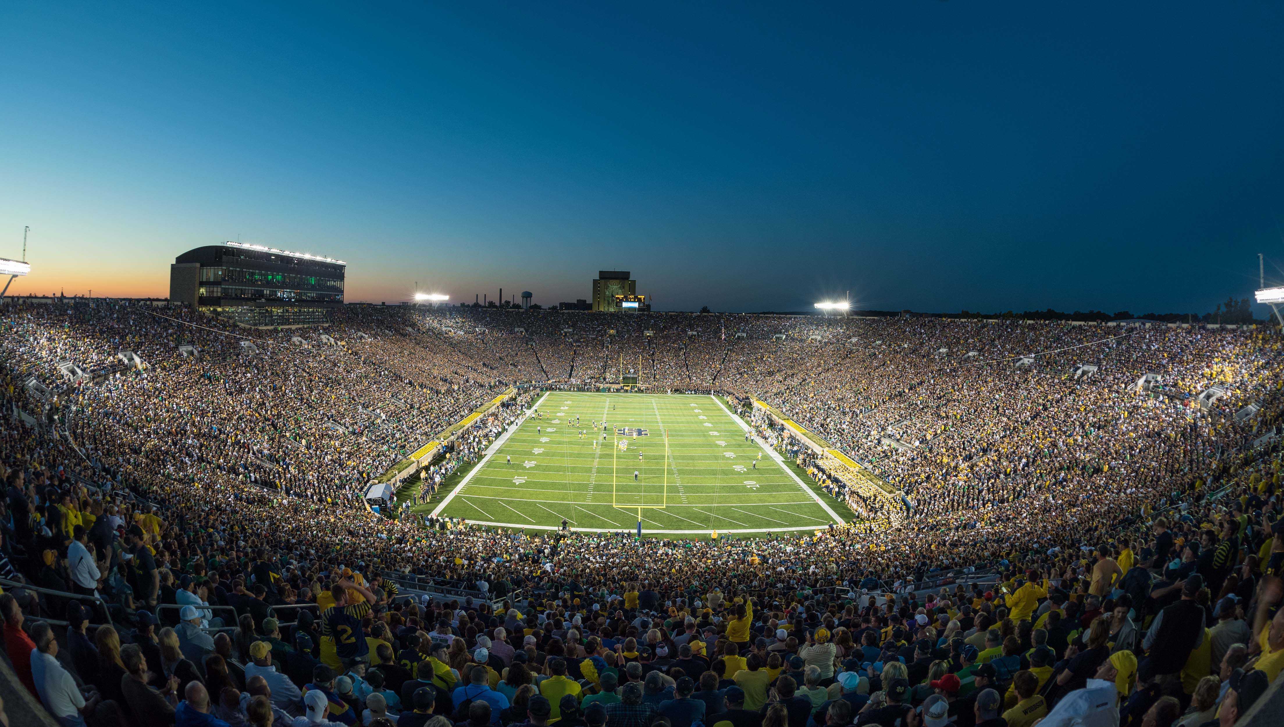 4415x2500 Notre Dame Football Desktop Wallpaper