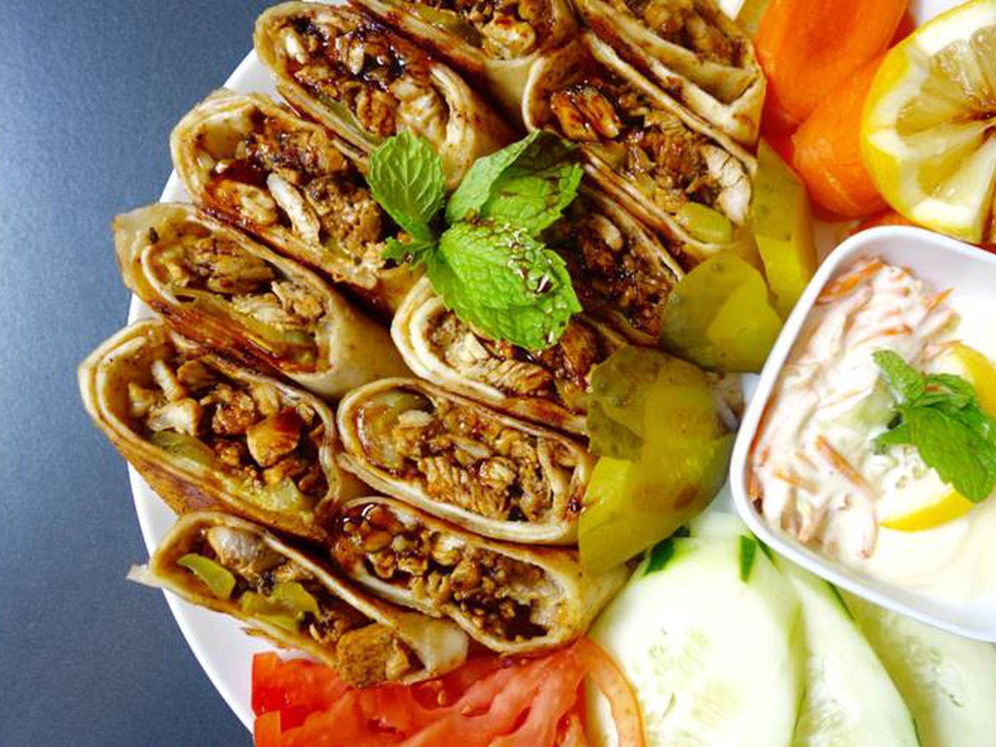 1400x1050 Syrian Chicken Shawarma Arrives at a Foggy Bottom Food Stall
