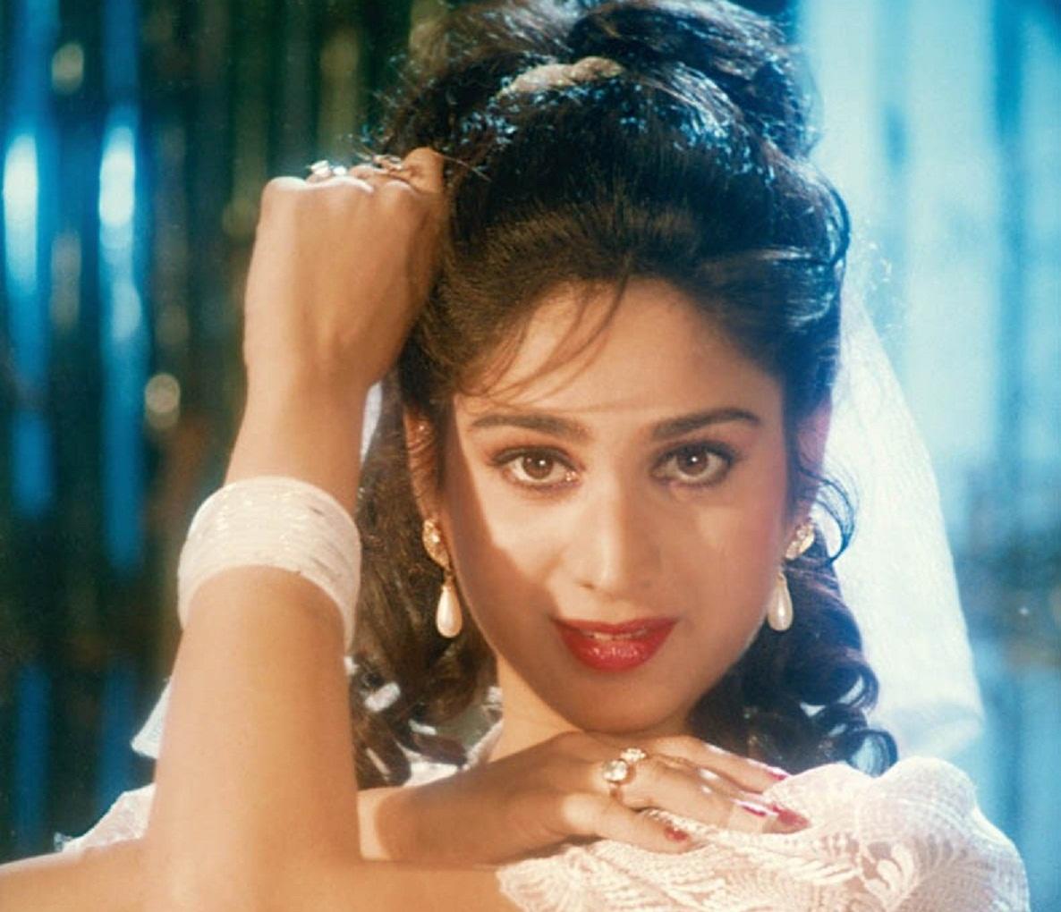 1186x1020 Meenakshi Seshadri Wallpaper
